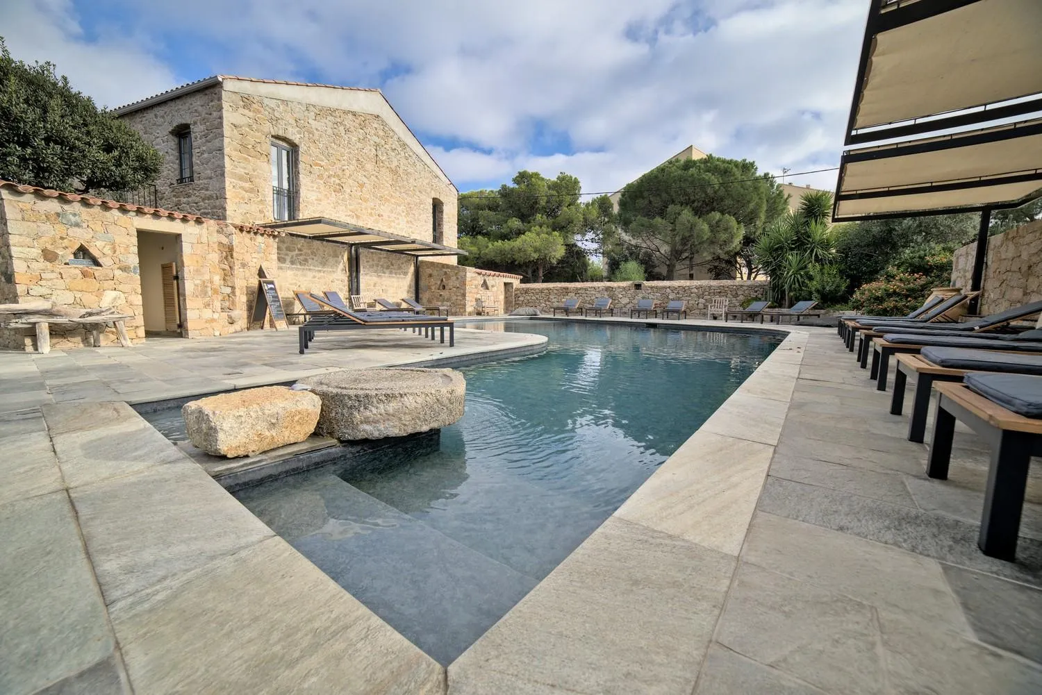 Property building in Hôtel Casa Rossa & Spa