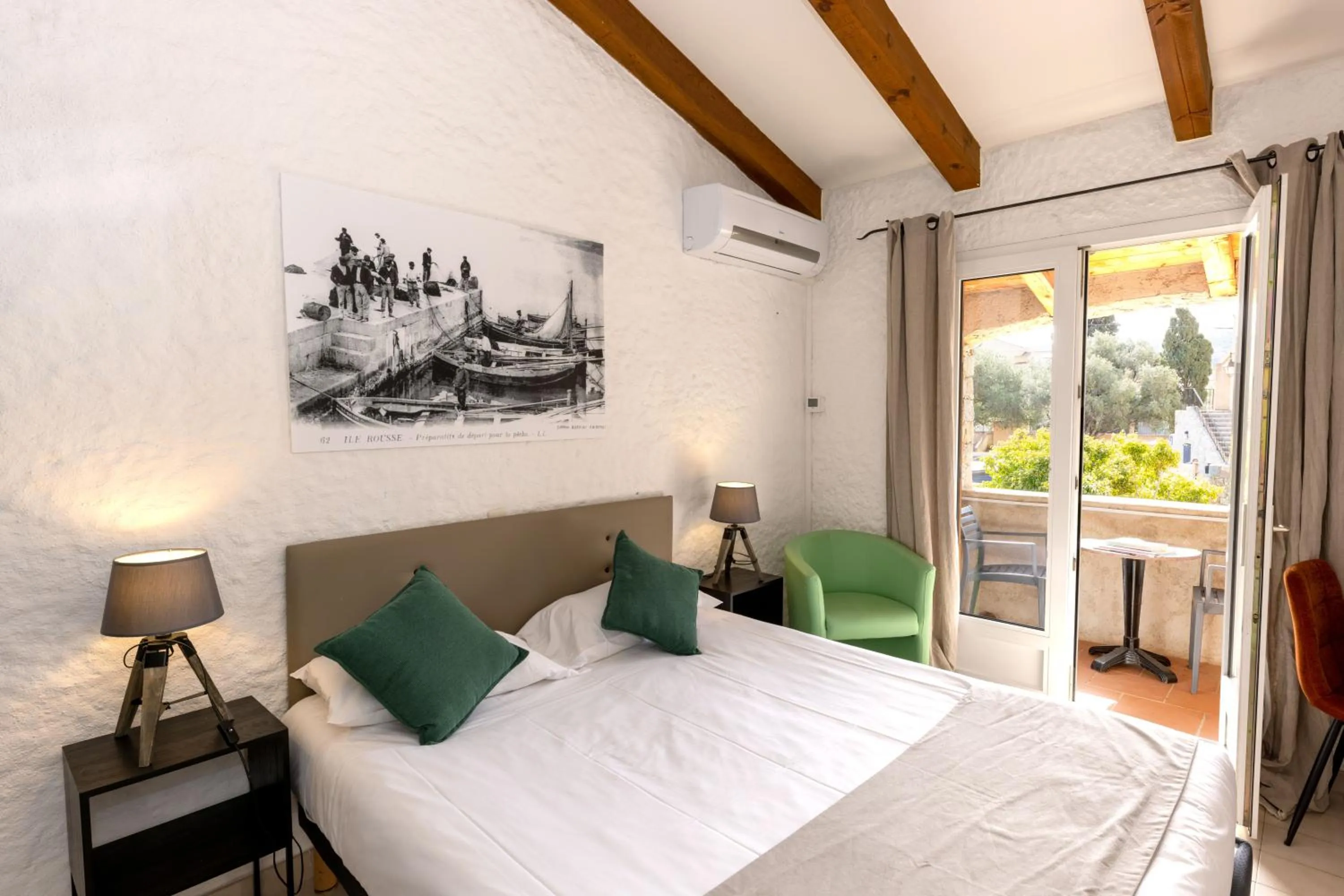 Bed in Hôtel Casa Rossa & Spa