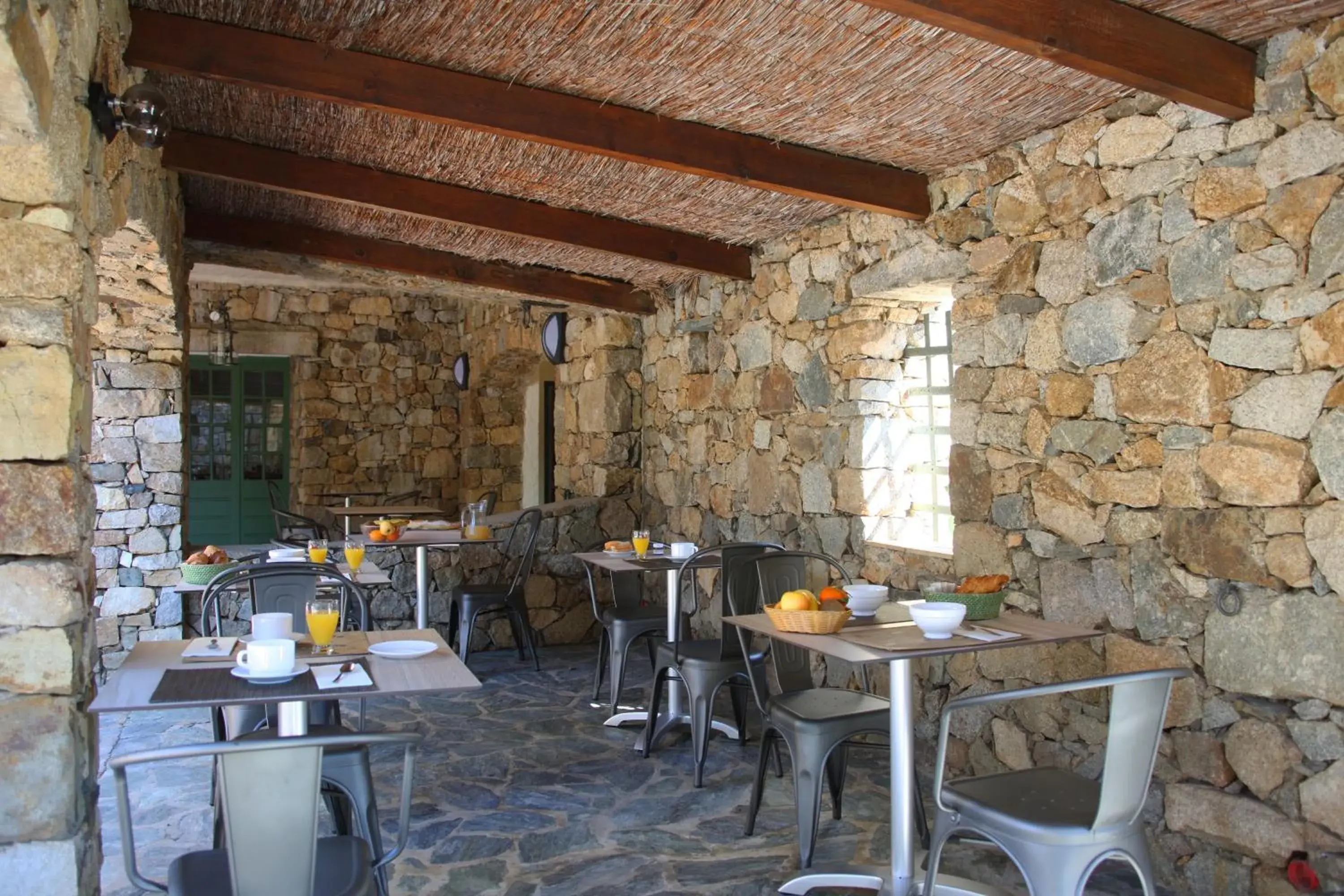 Restaurant/places to eat in Hôtel Casa Rossa & Spa Restaurant/places to eat in Hôtel Casa Rossa & Spa