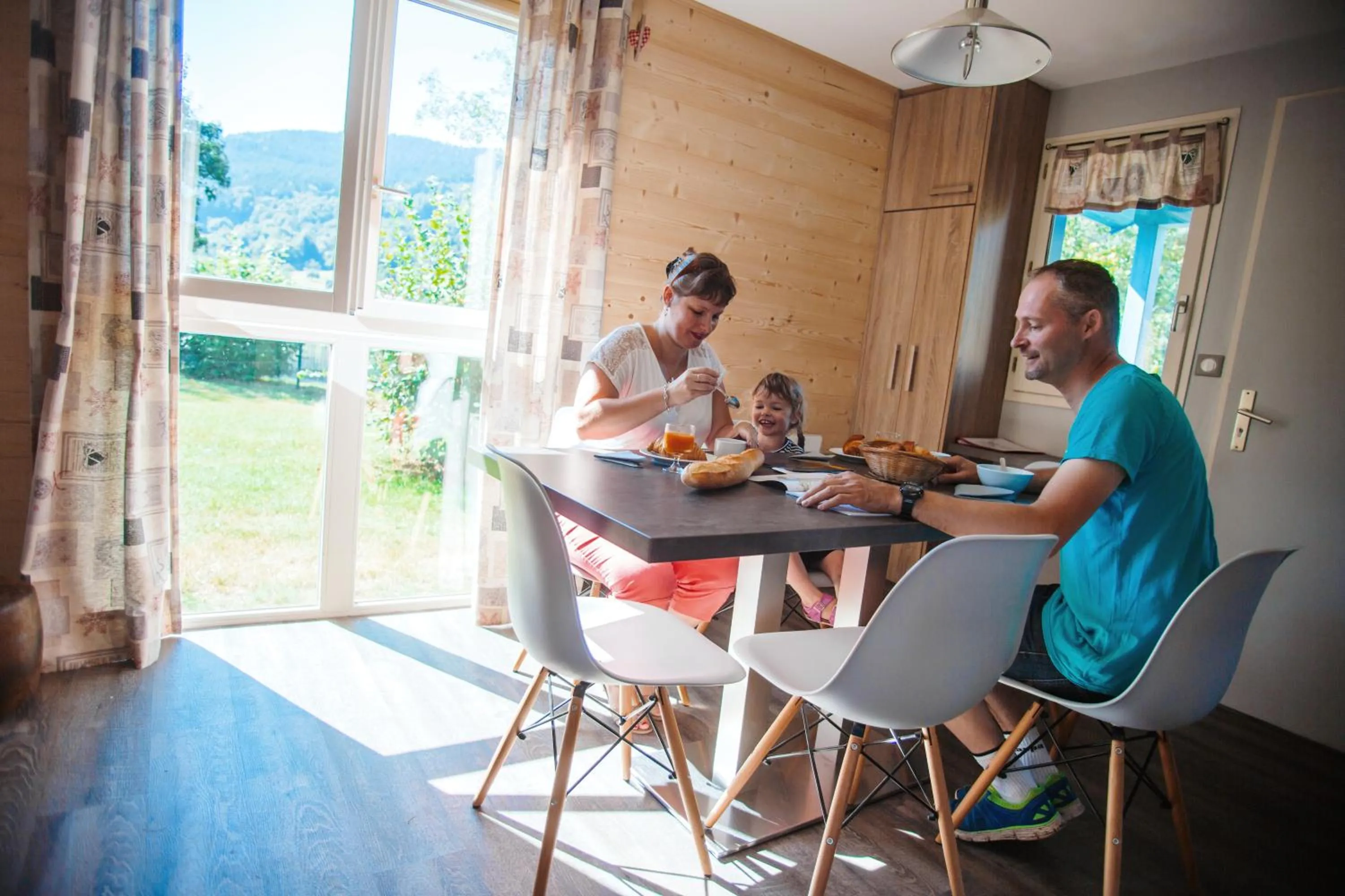 Dining area in Camping Base de Loisirs du Lac de la Moselotte
