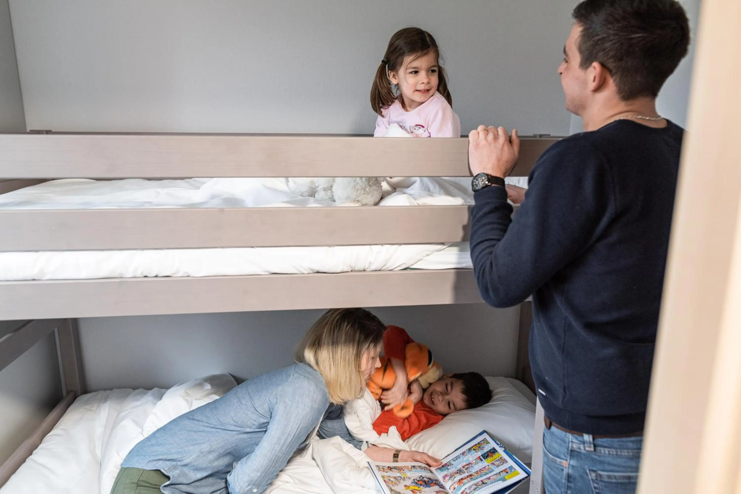 People, Bed in Camping Base de Loisirs du Lac de la Moselotte