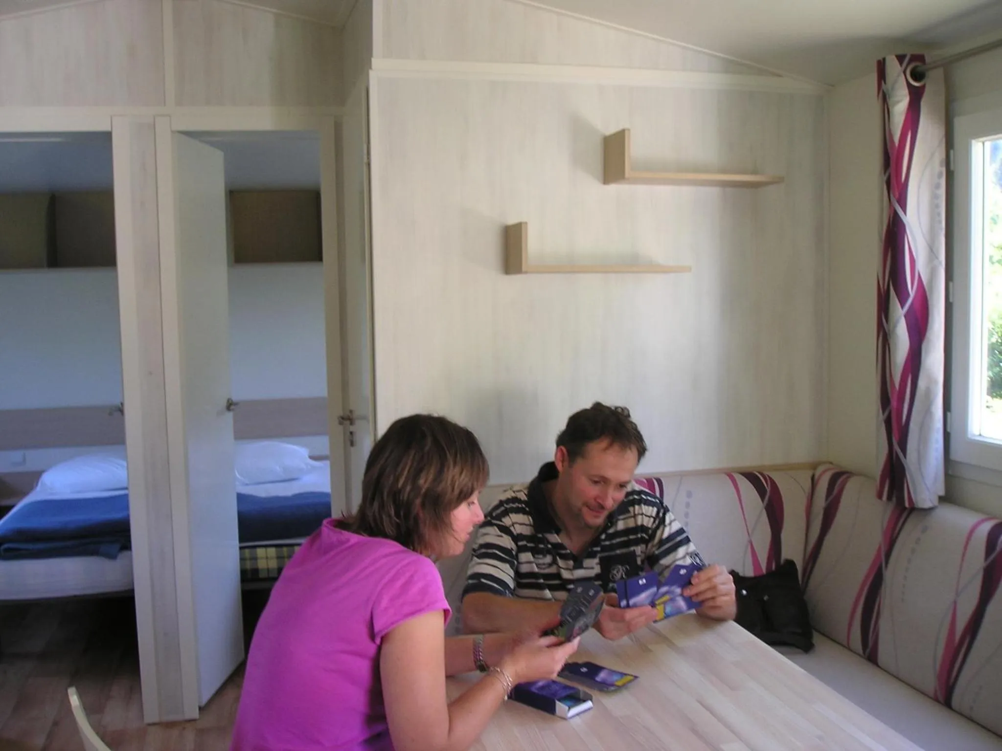 Dining area, Bed in Camping Base de Loisirs du Lac de la Moselotte