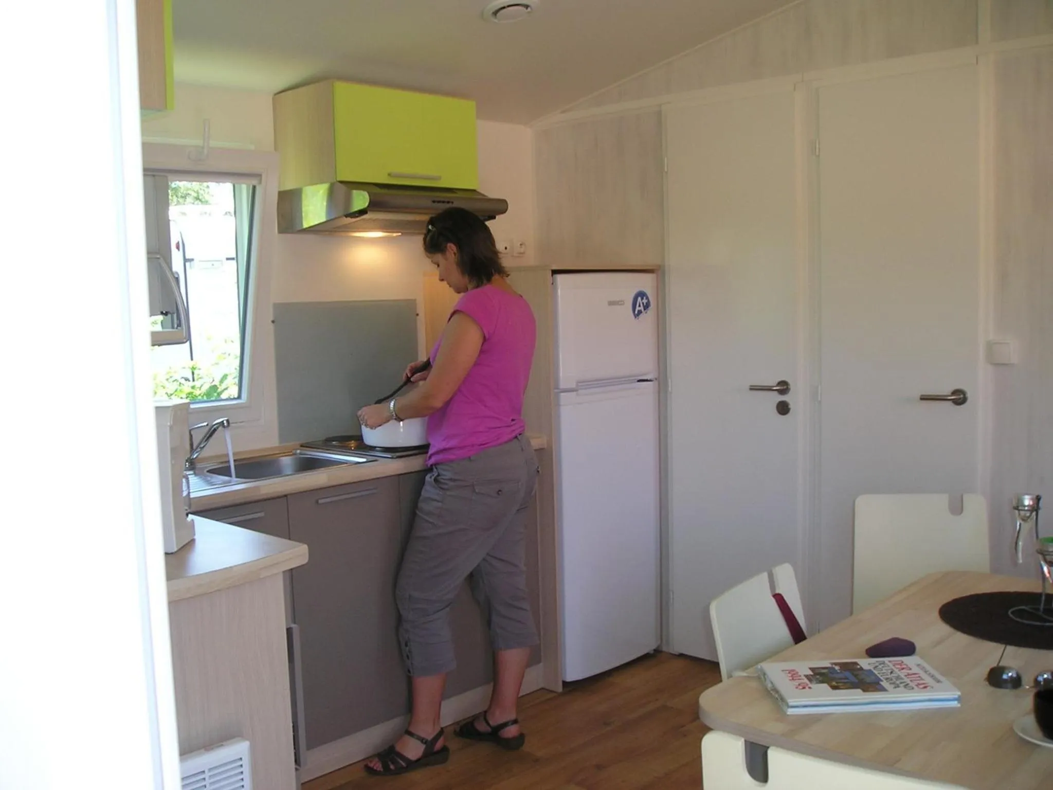 Kitchen or kitchenette in Camping Base de Loisirs du Lac de la Moselotte
