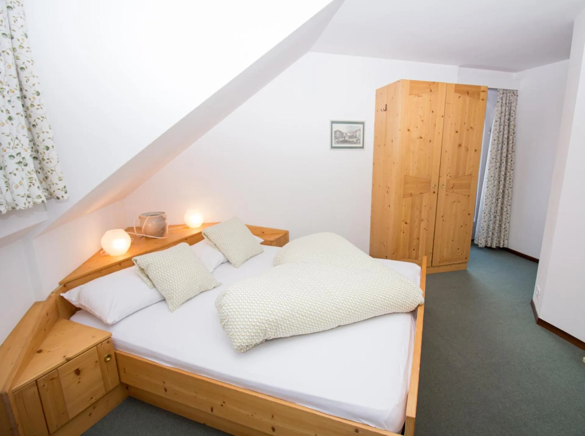 Bedroom, Bed in Residence Chris Appart