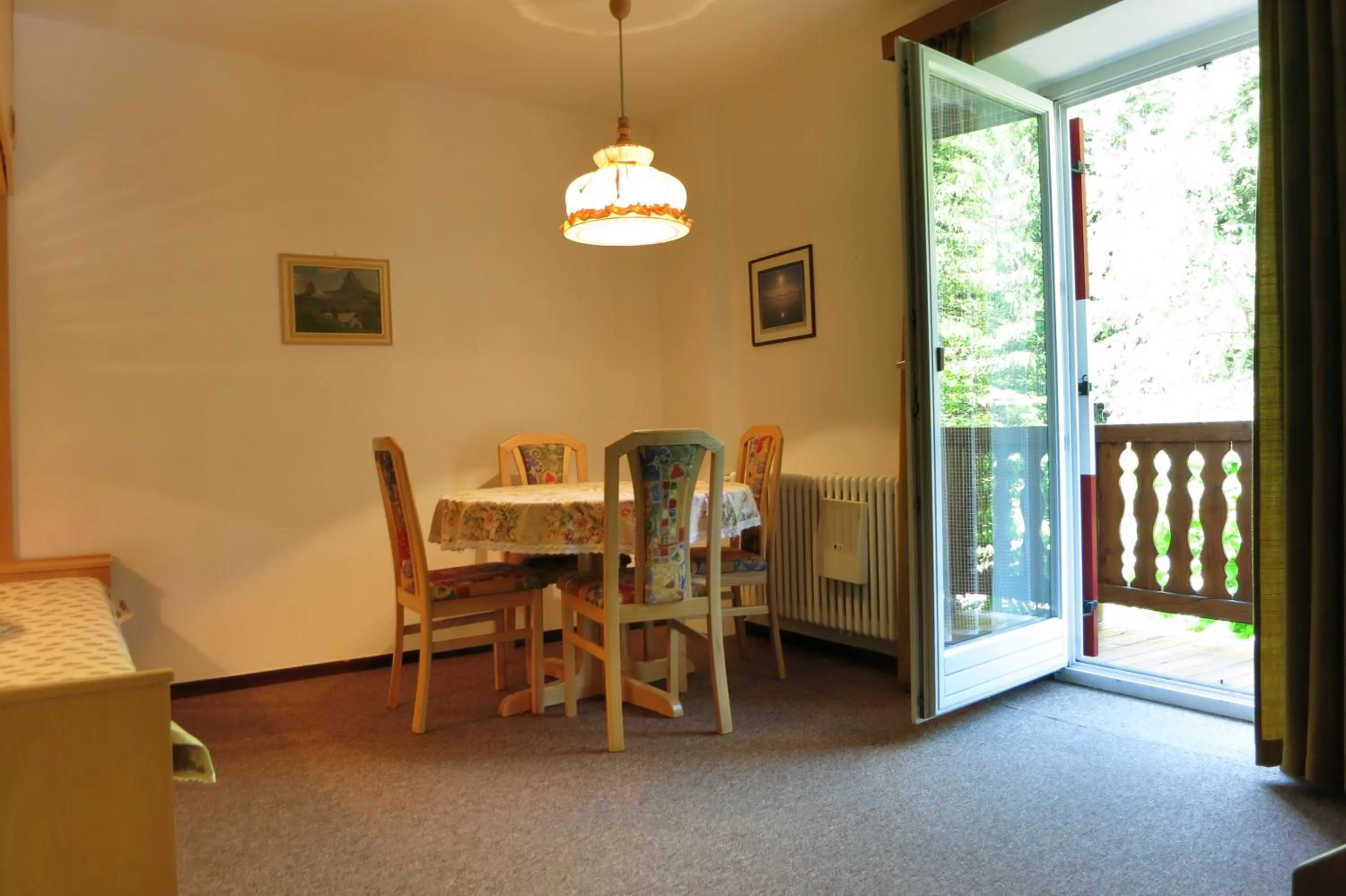 Dining area in Residence Chris Appart