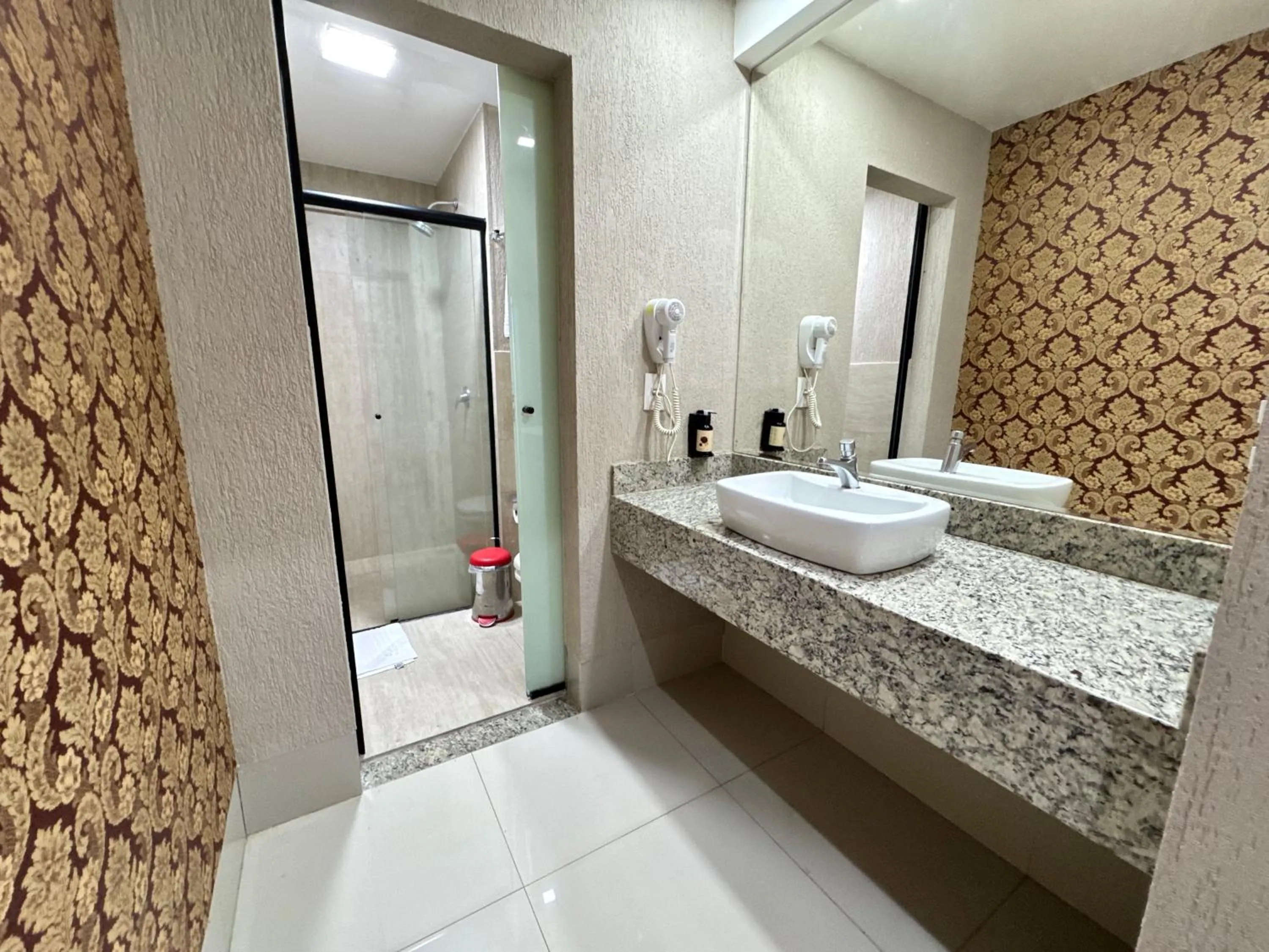 Bathroom in Hotel Girassol Plaza