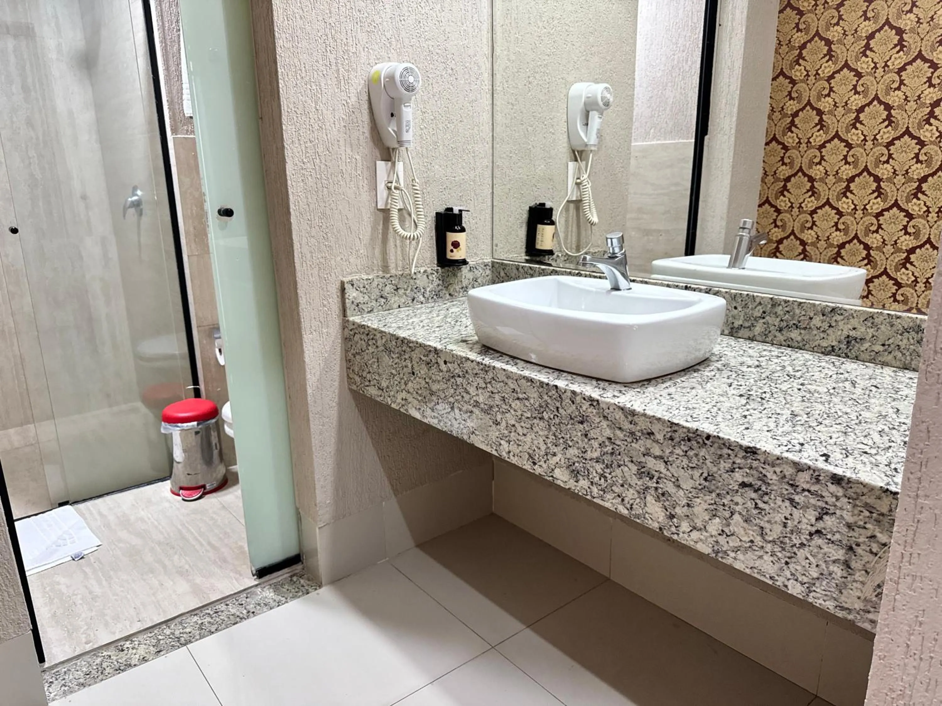 Bathroom in Hotel Girassol Plaza