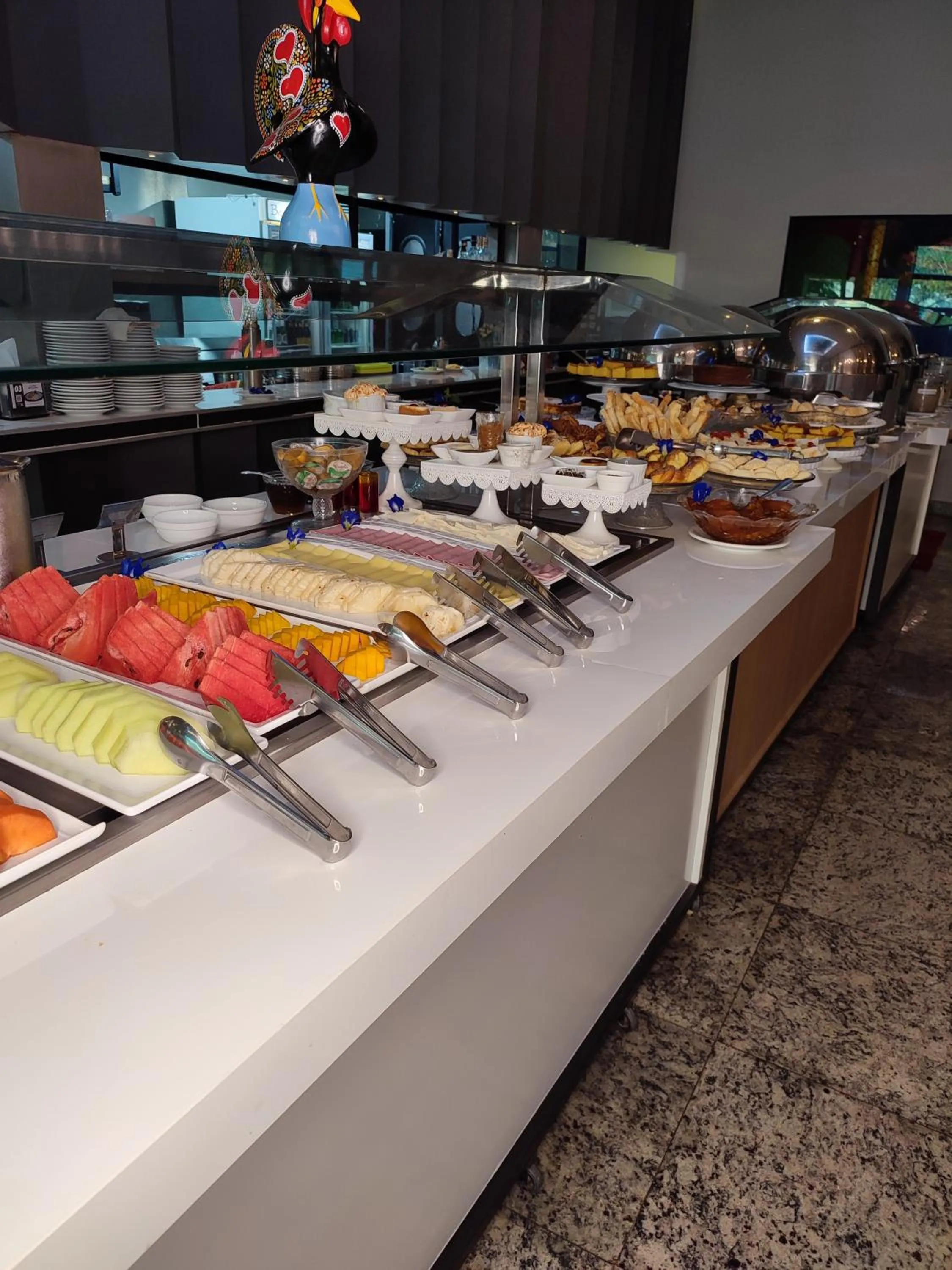 Restaurant/places to eat in Hotel Girassol Plaza