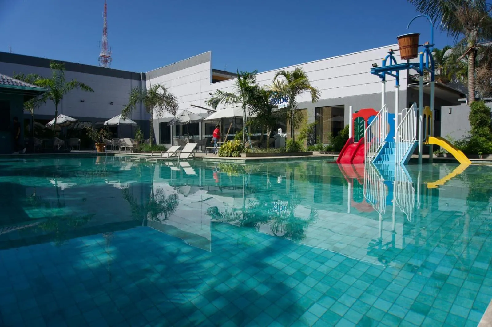 Swimming pool in Hotel Girassol Plaza
