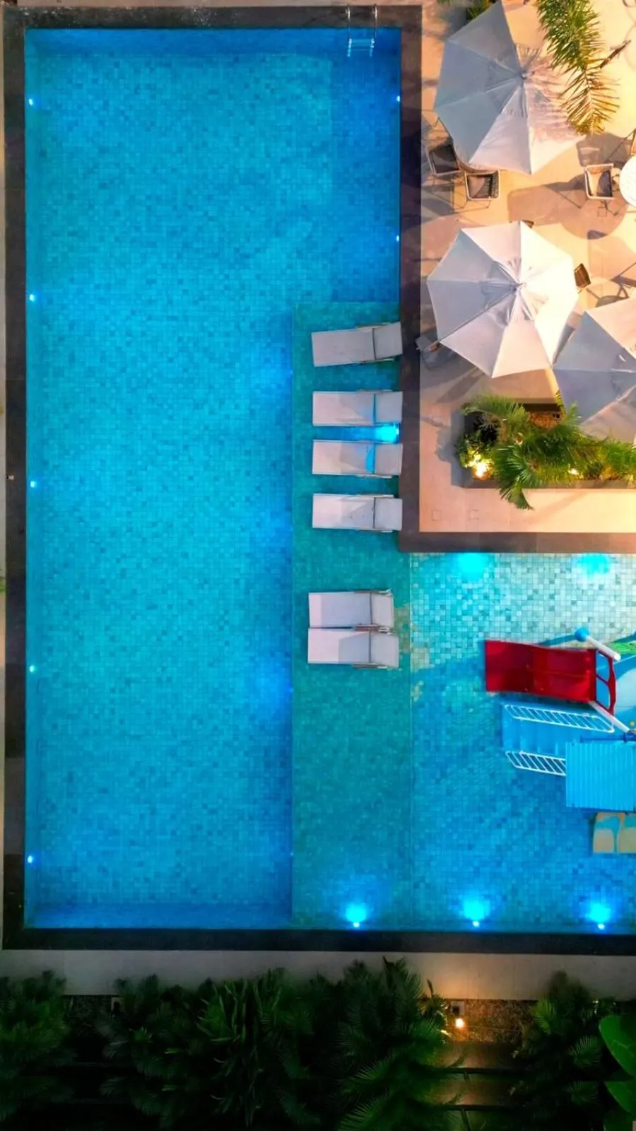 Swimming pool in Hotel Girassol Plaza