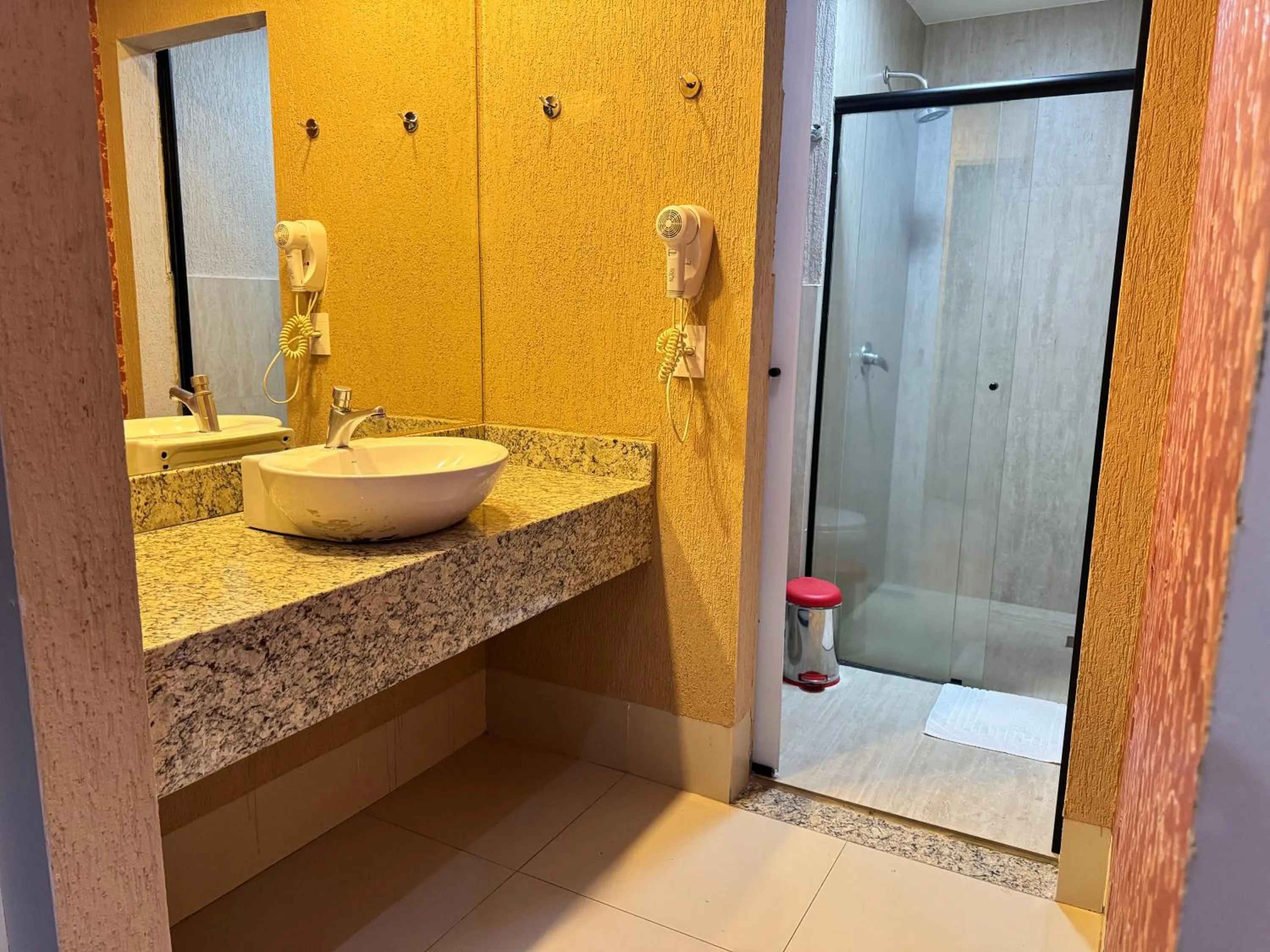 Bathroom in Hotel Girassol Plaza