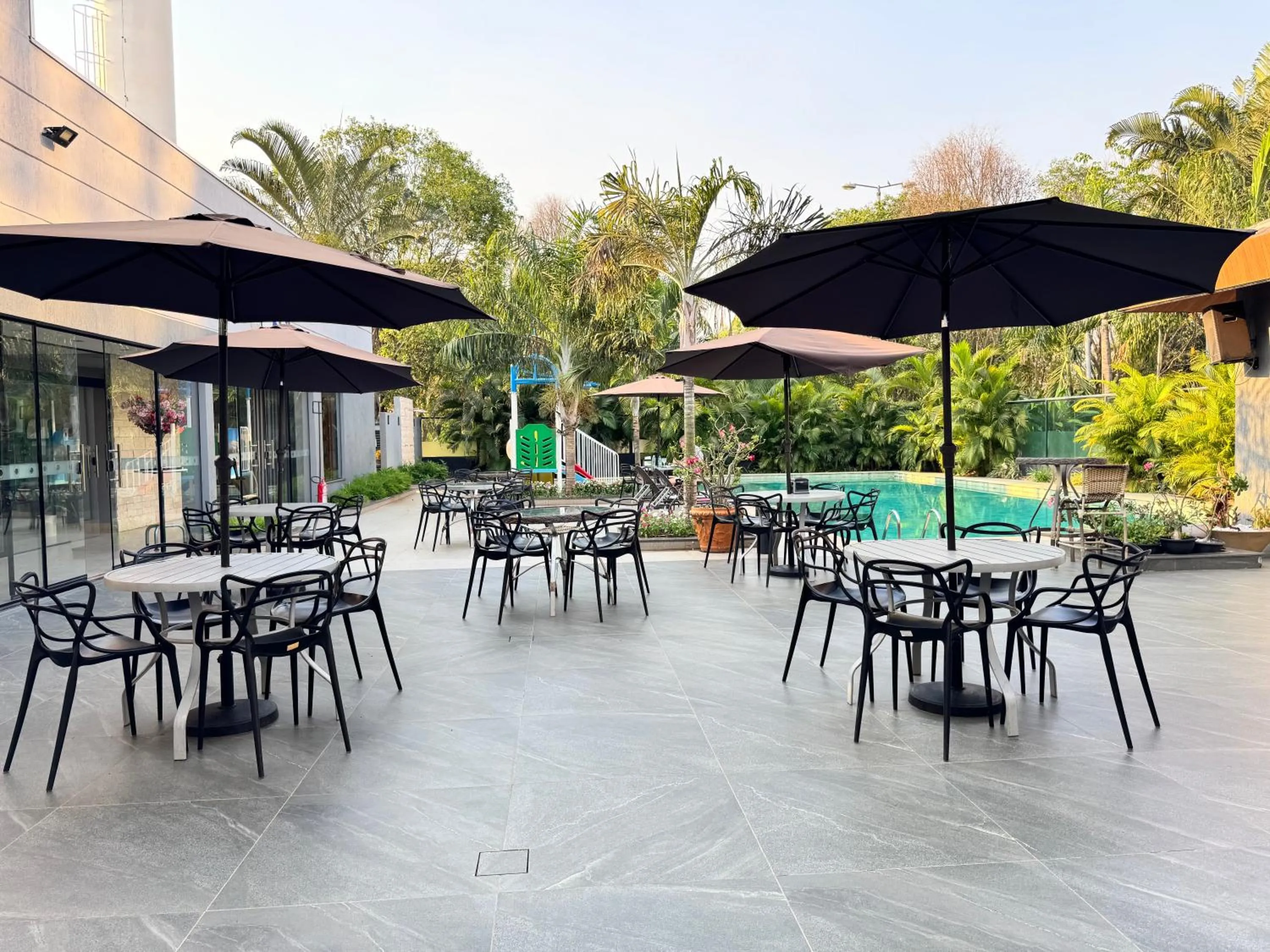 Swimming pool in Hotel Girassol Plaza