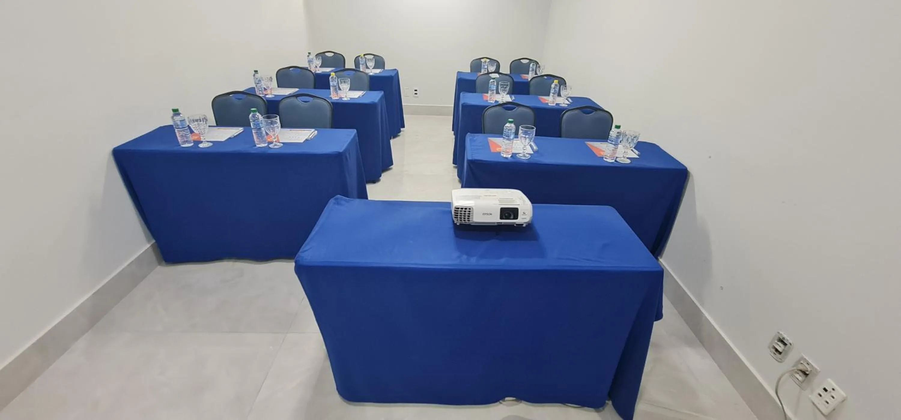 Business facilities in Hotel Girassol Plaza