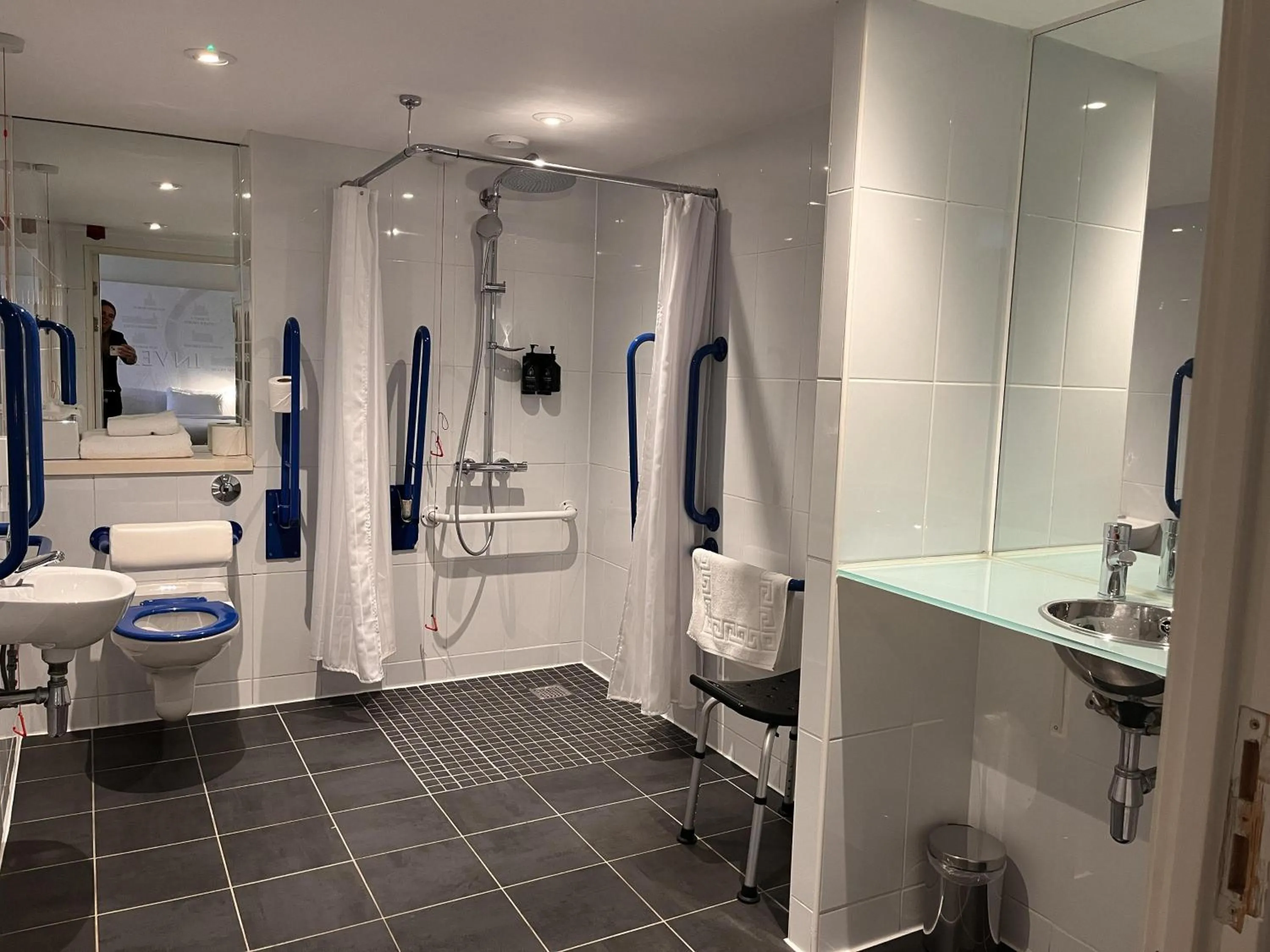 Bathroom in B&B HOTEL Inverness