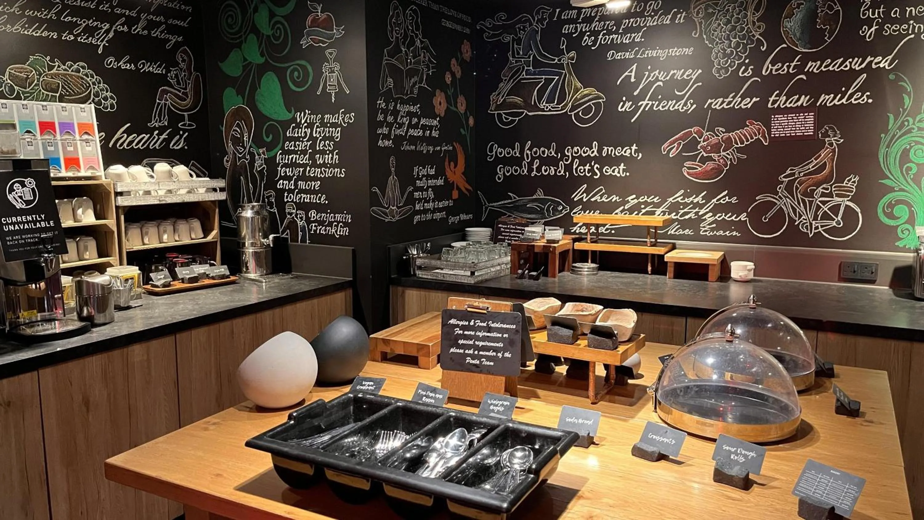 Lounge or bar in B&B HOTEL Inverness