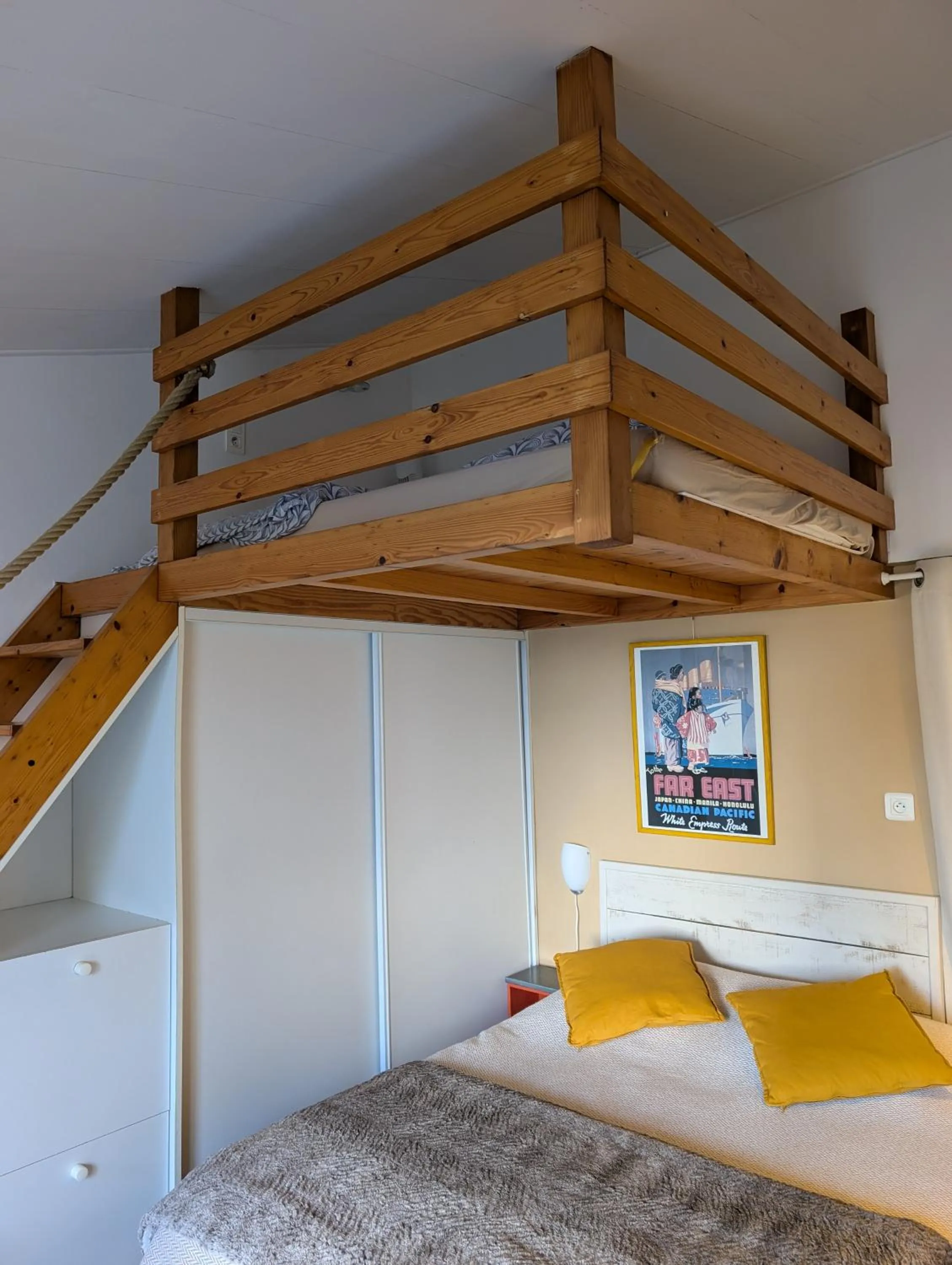 bunk bed, Bed in Les Yeux Bleus Bed & Breakfast