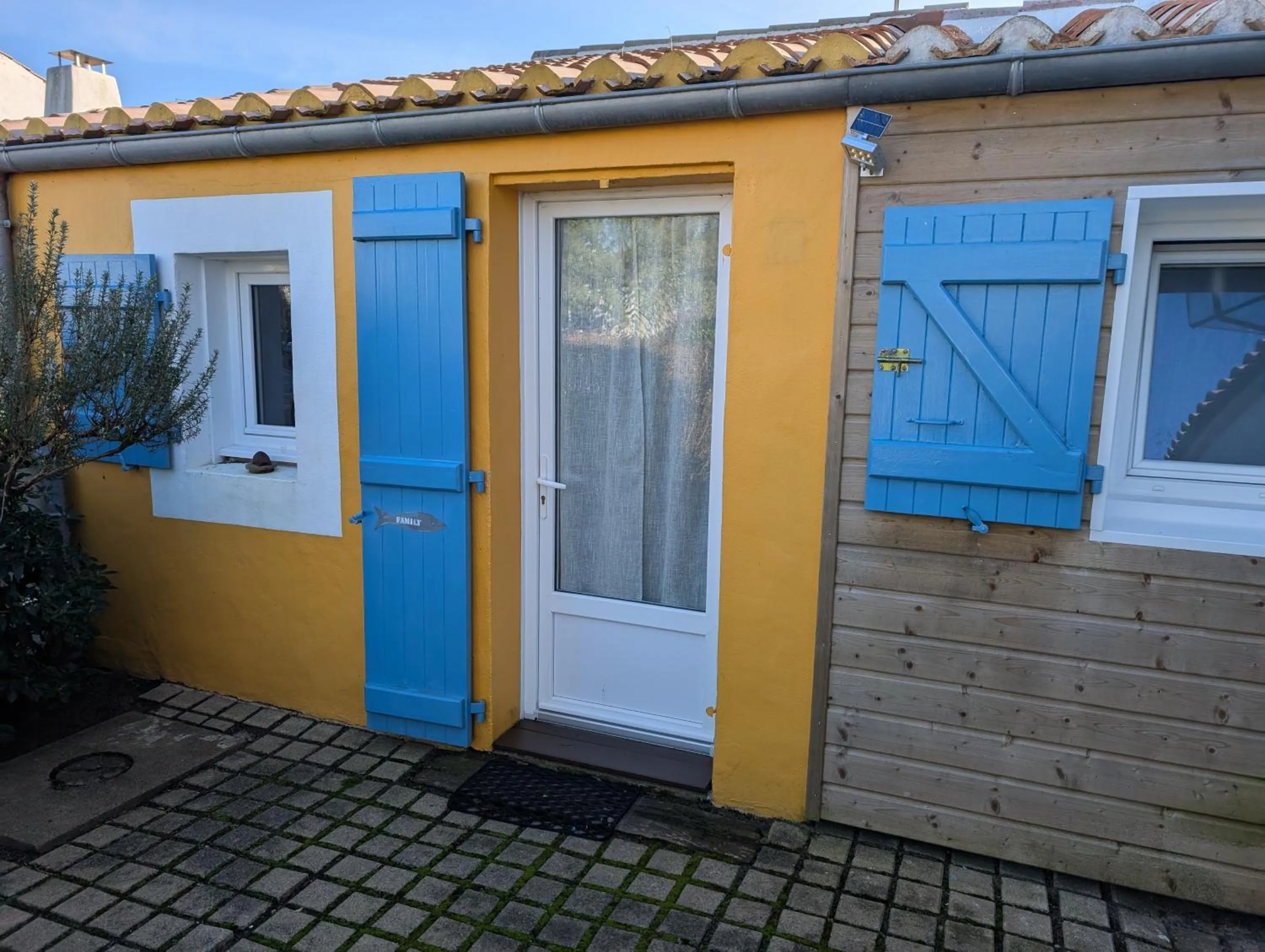 Property building in Les Yeux Bleus Bed & Breakfast