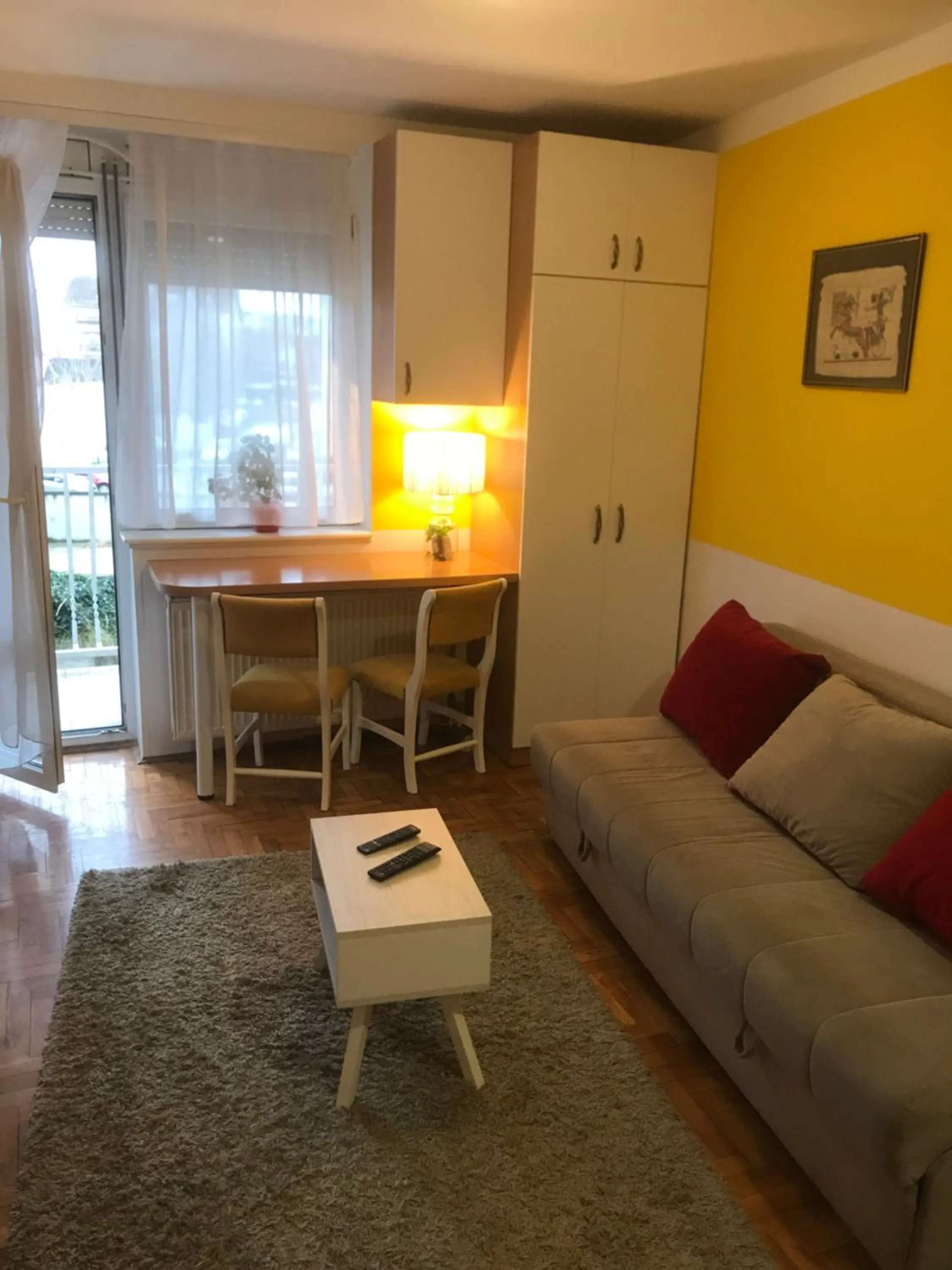 One-Bedroom Apartment in Studio Tina sajam FREE parking