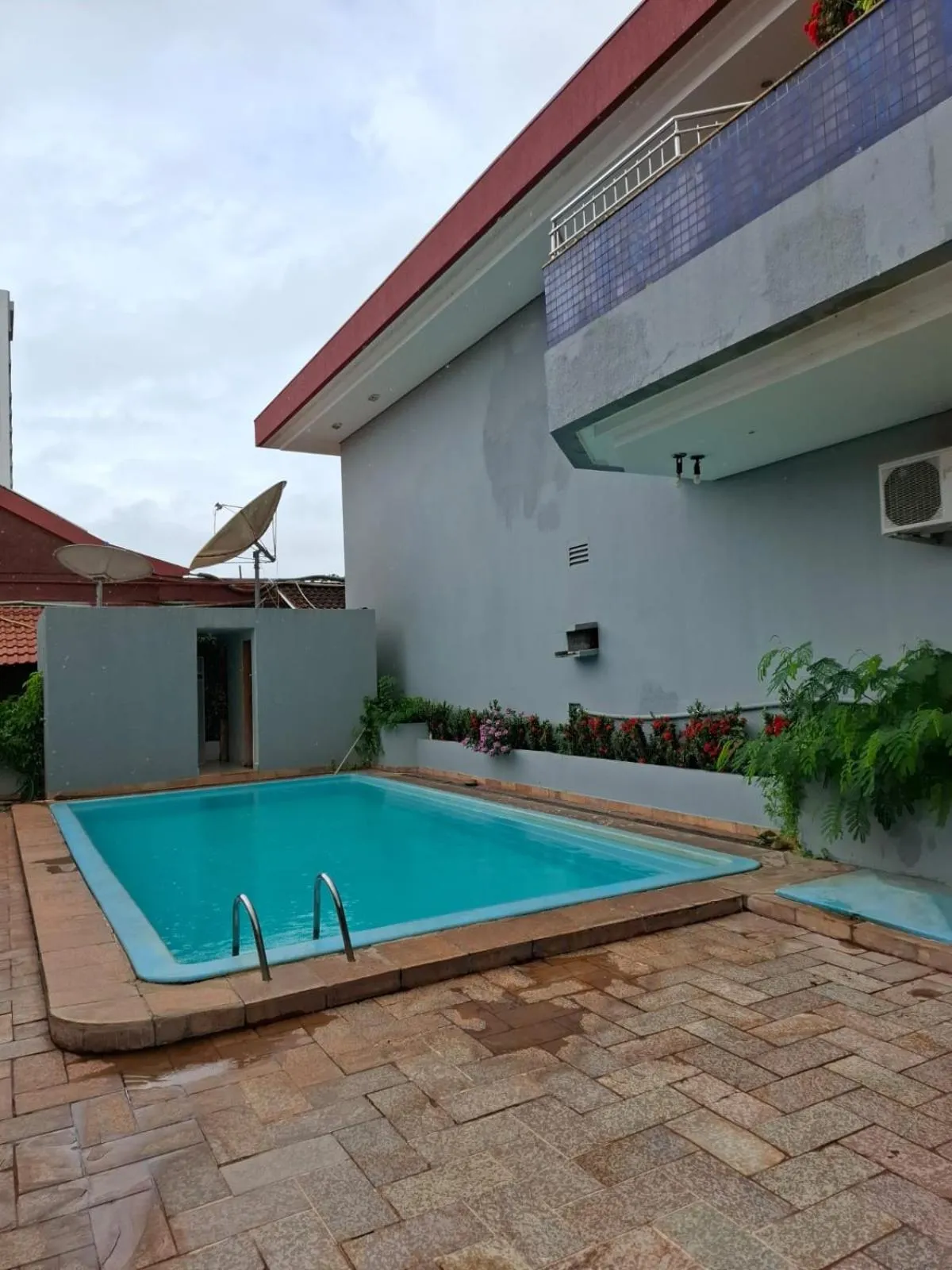 Swimming pool in Pousada dos Girassóis
