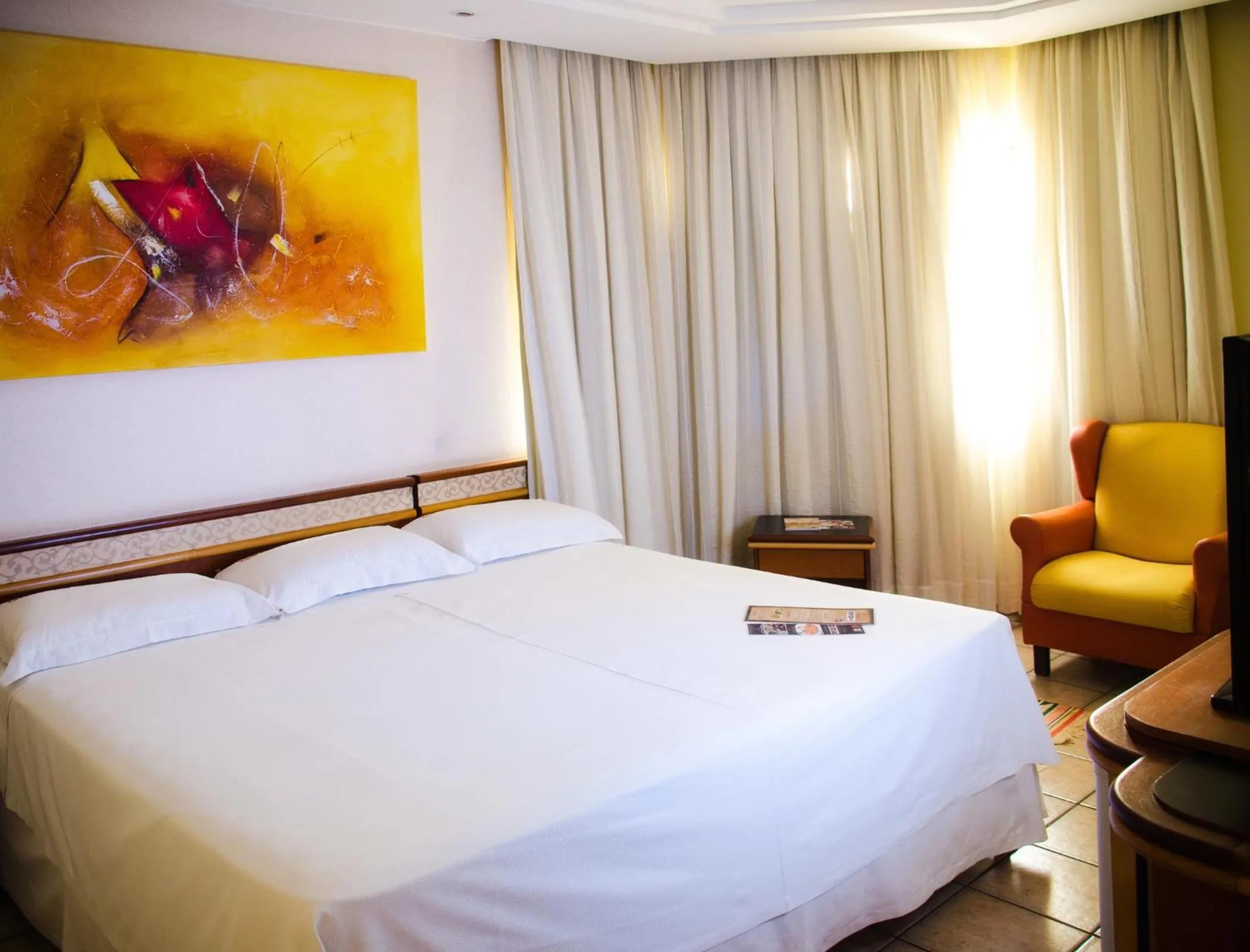 Bedroom, Bed in Pousada dos Girassóis