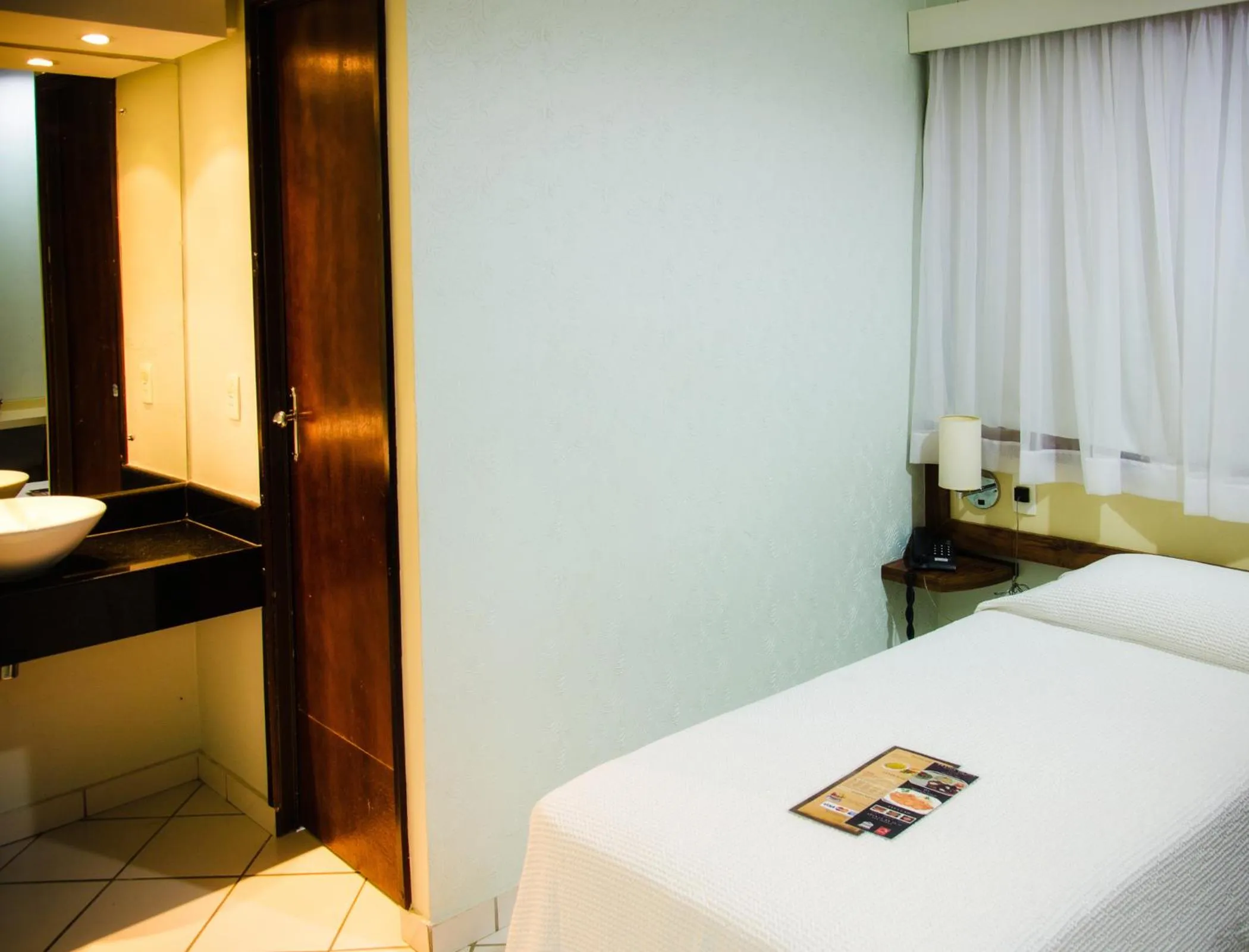 Bedroom, Bed in Pousada dos Girassóis