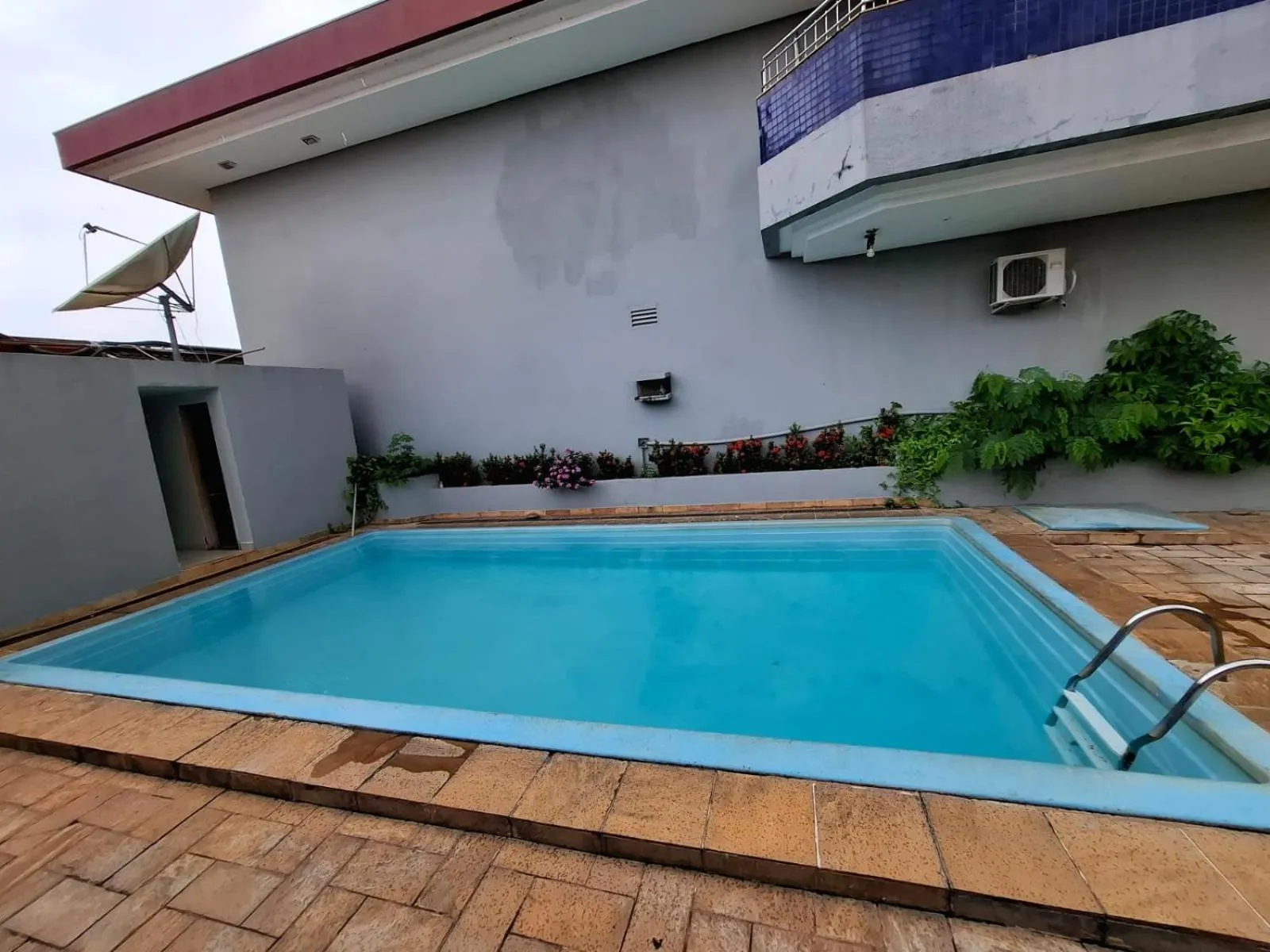 Swimming pool in Pousada dos Girassóis