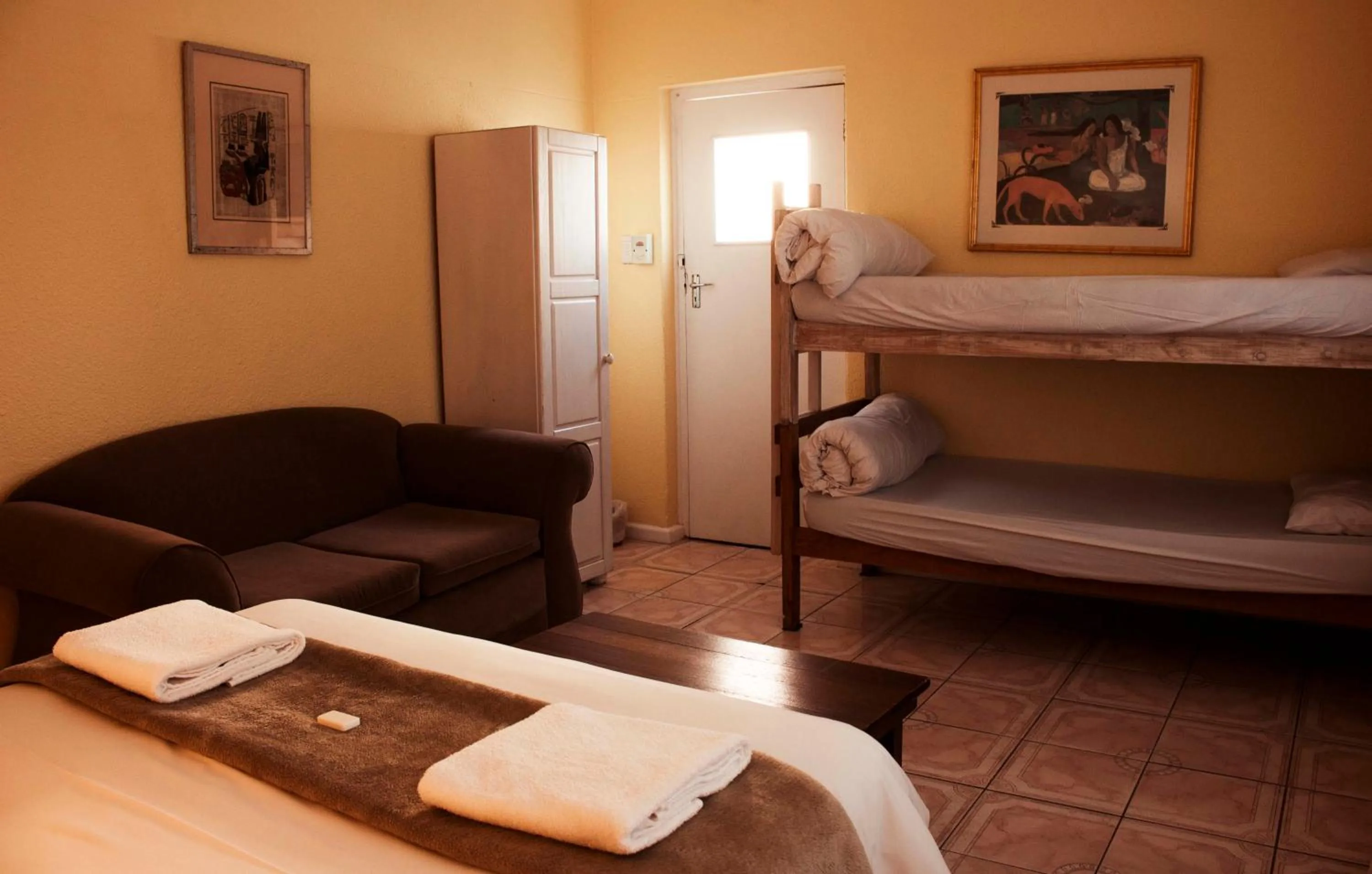 Living room, Bed in Big Blue Backpackers