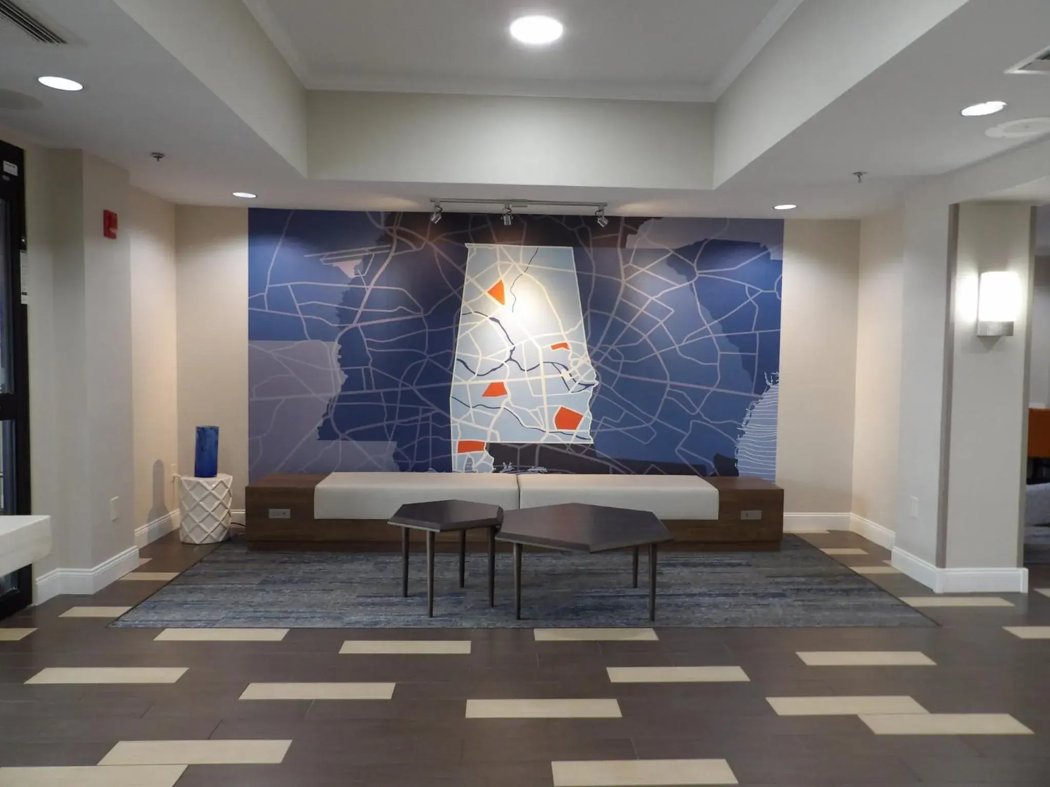 Property building in Holiday Inn Express & Suites - Huntsville Airport by IHG Property building in Holiday Inn Express & Suites - Huntsville Airport by IHG