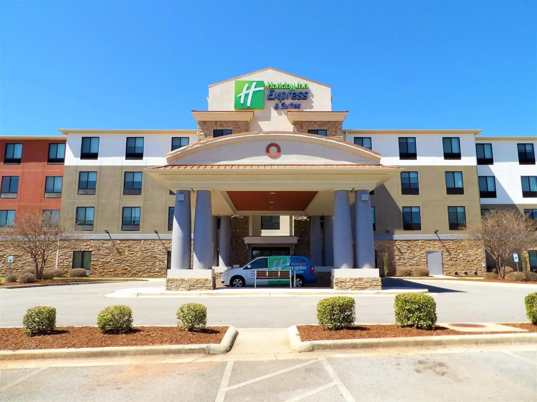 Property building in Holiday Inn Express & Suites - Huntsville Airport by IHG Property building in Holiday Inn Express & Suites - Huntsville Airport by IHG