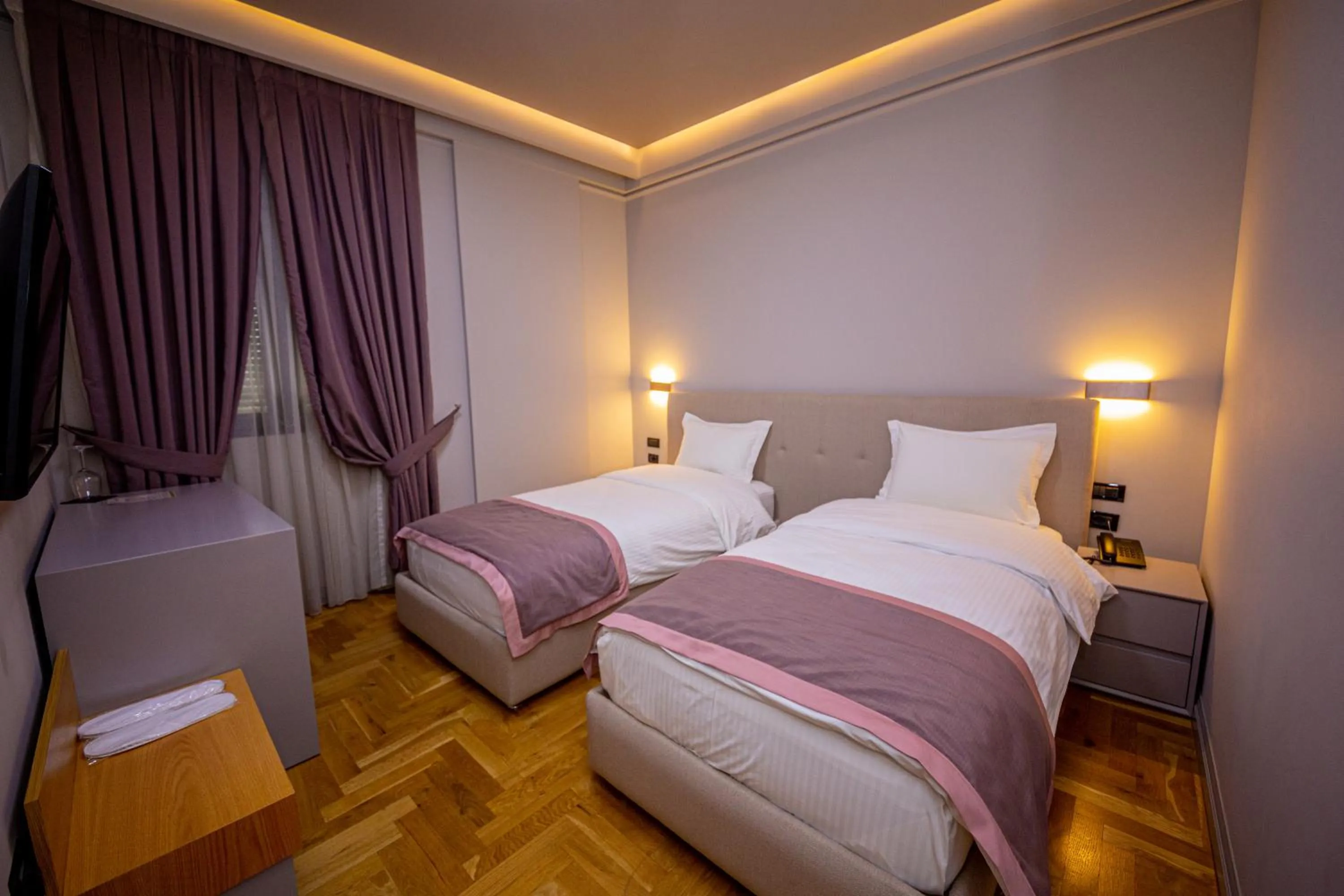 Bedroom, Bed in City Center Hotel