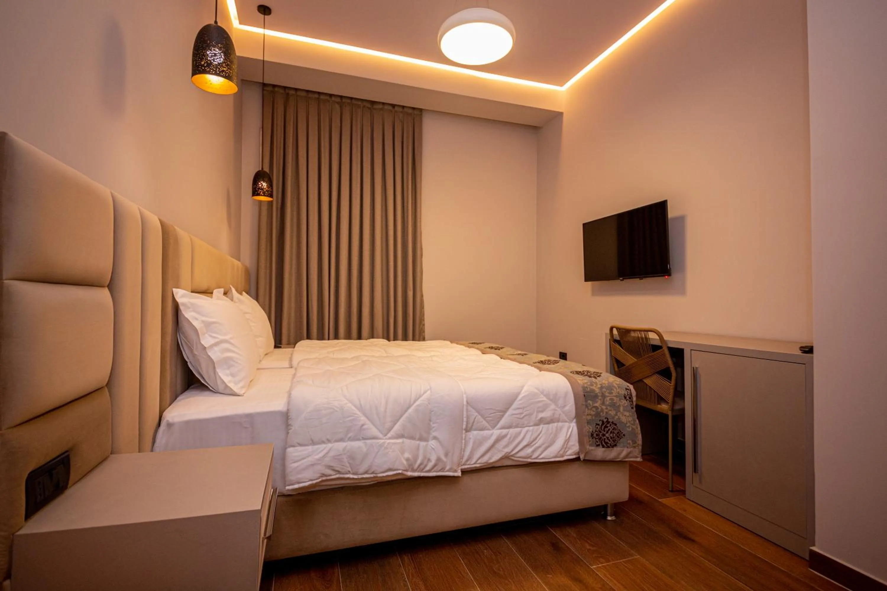 Bedroom, Bed in City Center Hotel