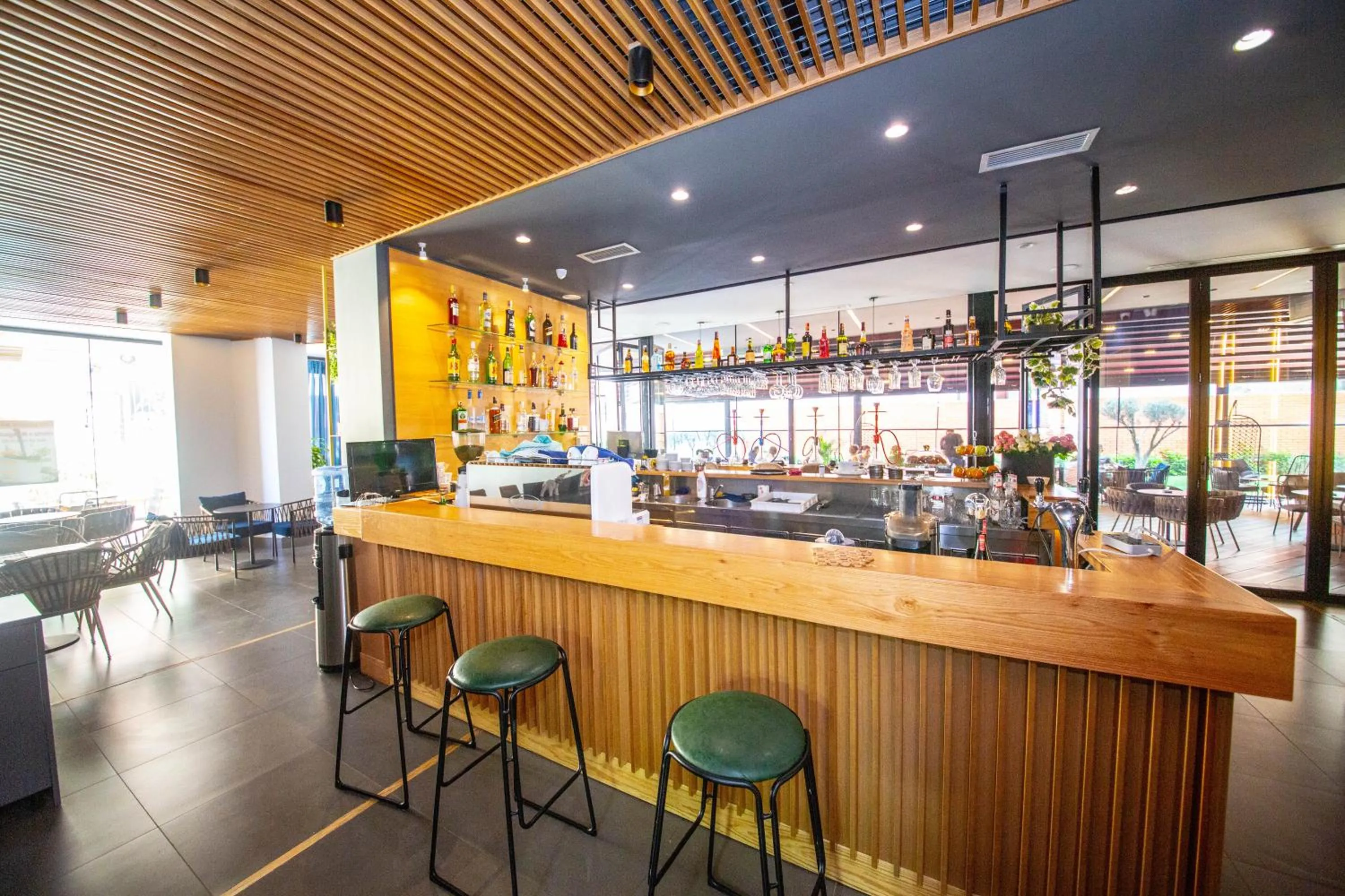 Lounge or bar in City Center Hotel