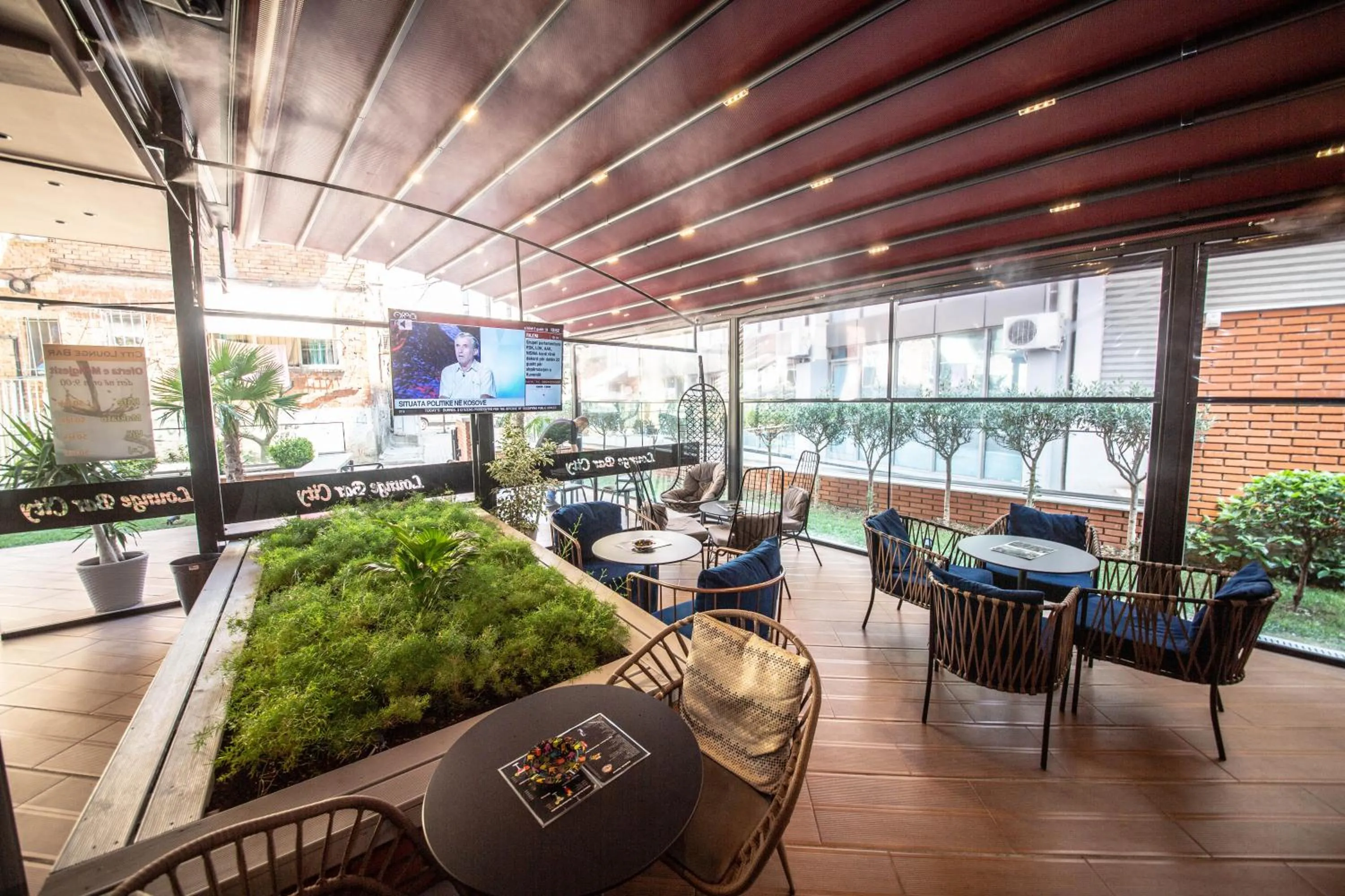 Lounge or bar in City Center Hotel