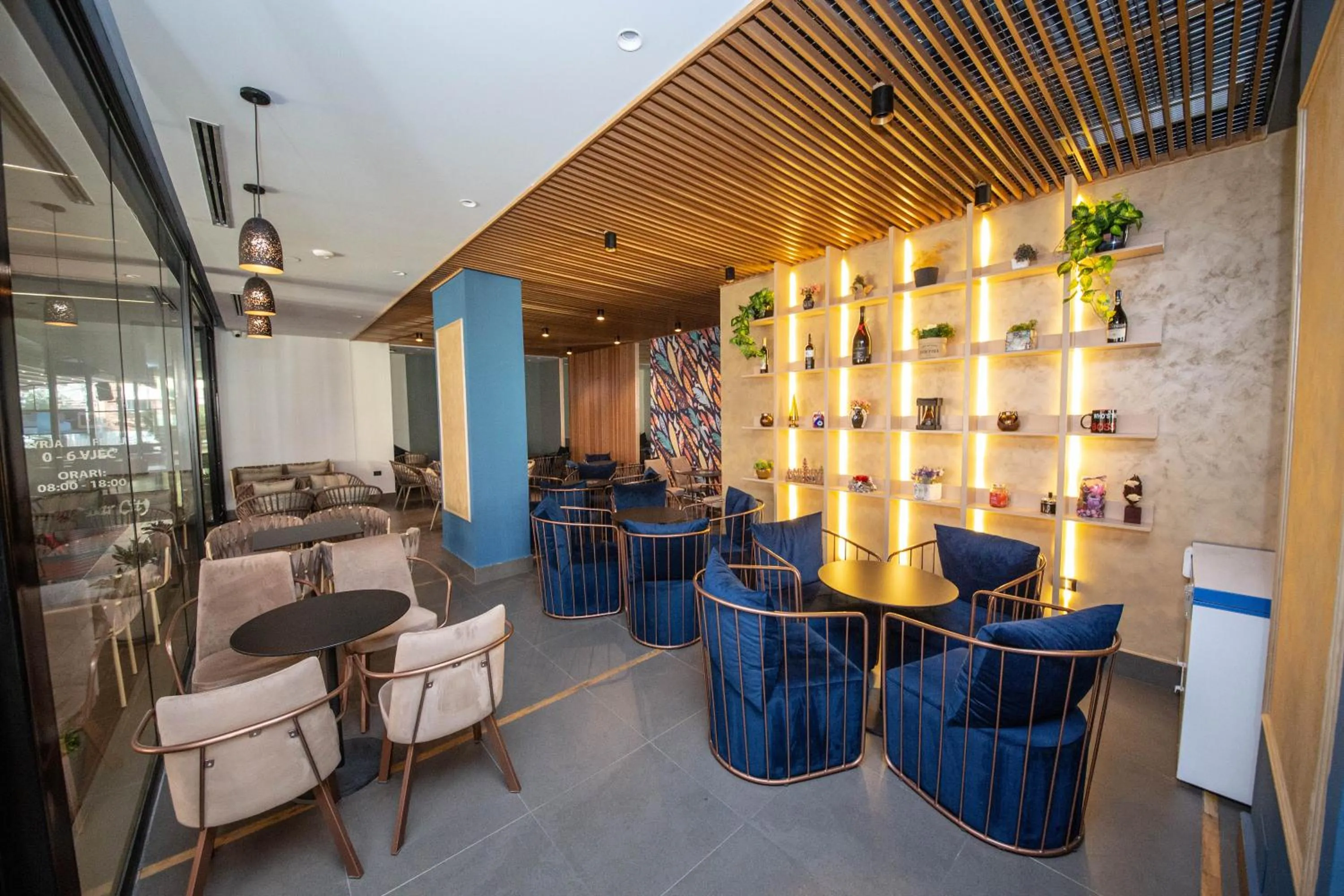 Lounge or bar in City Center Hotel