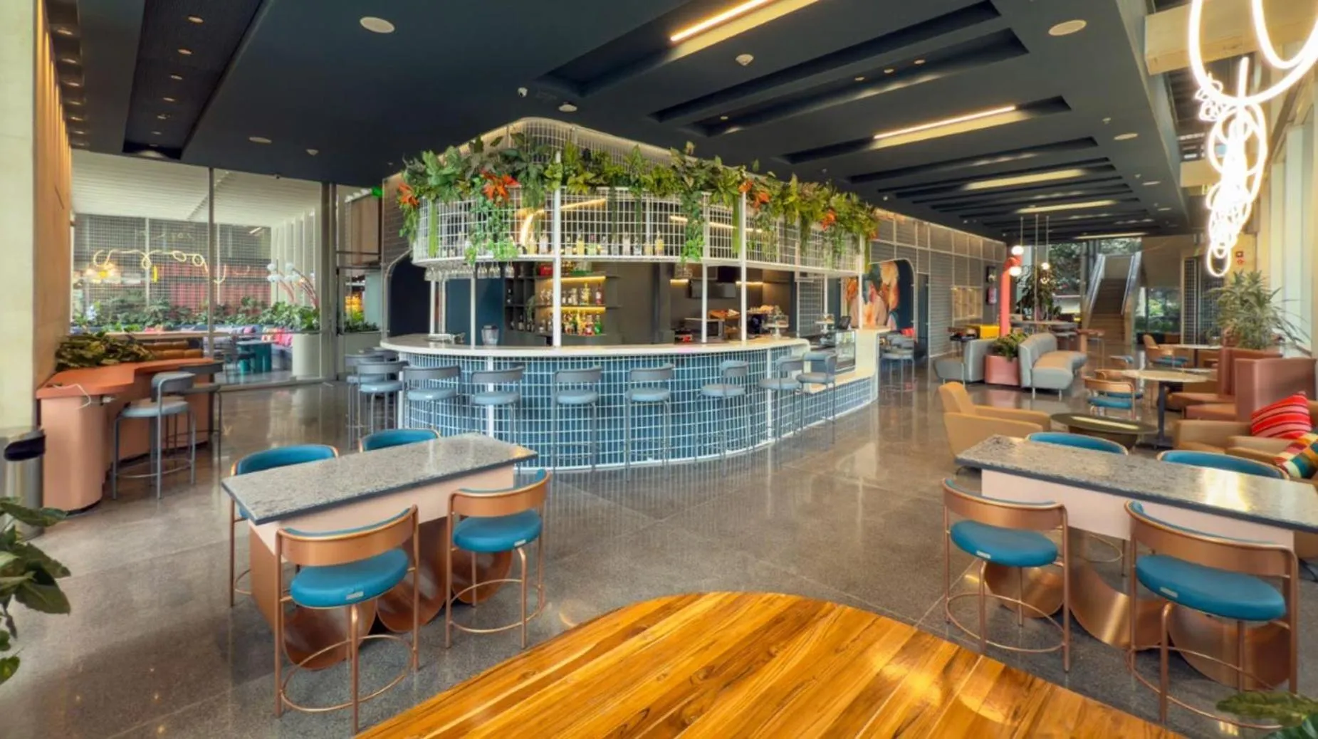 Lounge or bar in ibis Medellin