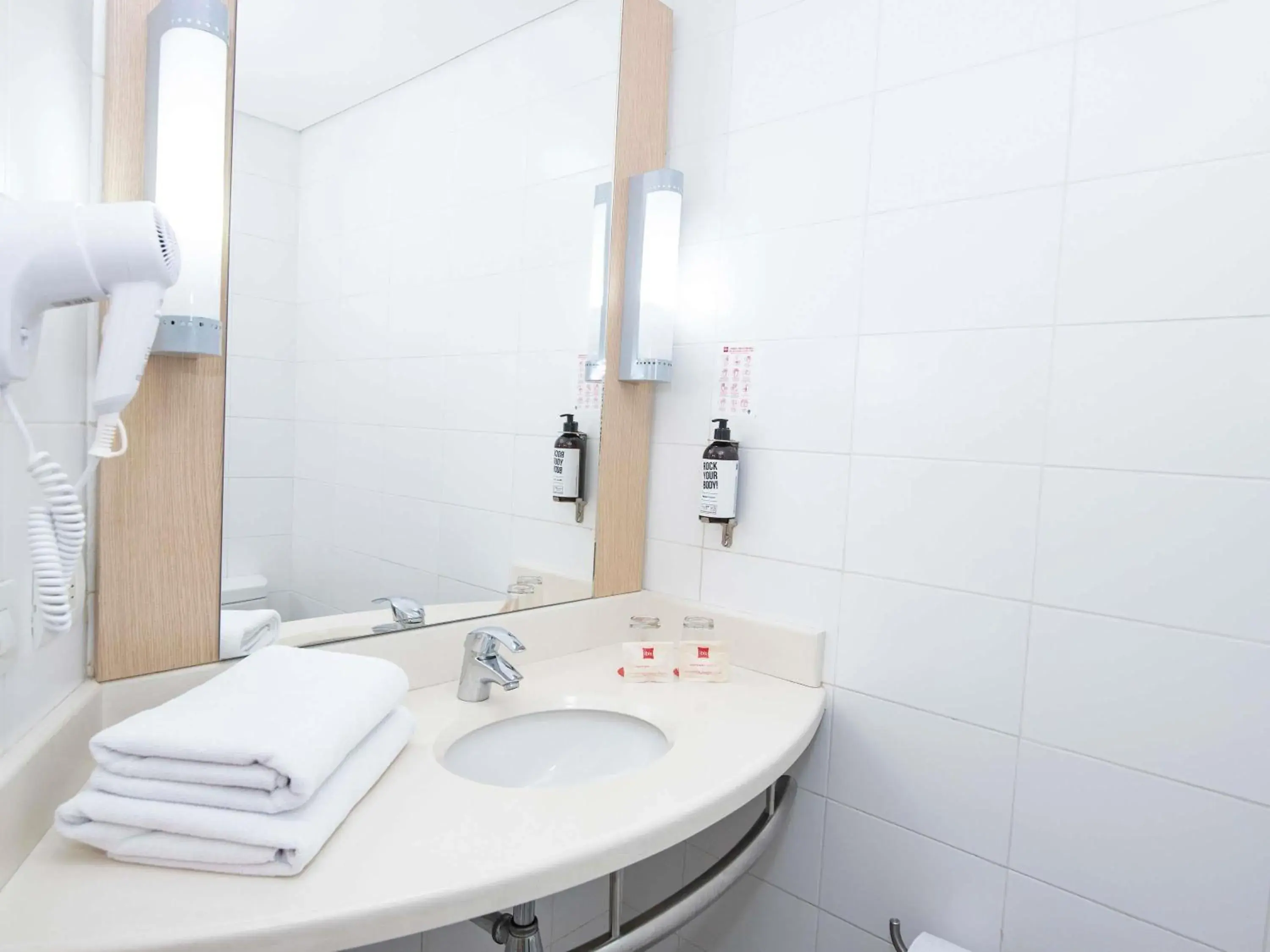 Bedroom in ibis Medellin Bedroom in ibis Medellin