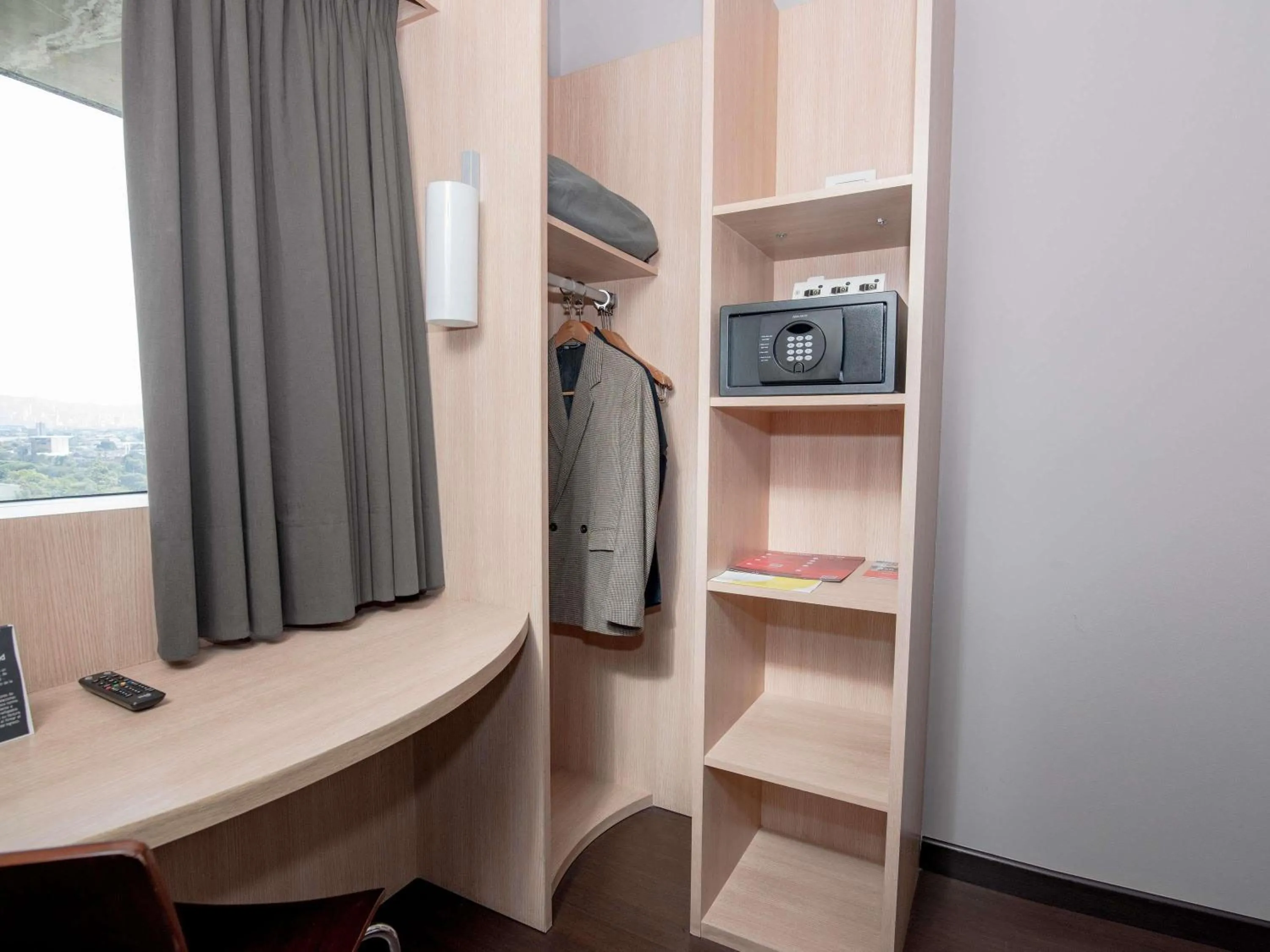 Bedroom in ibis Medellin