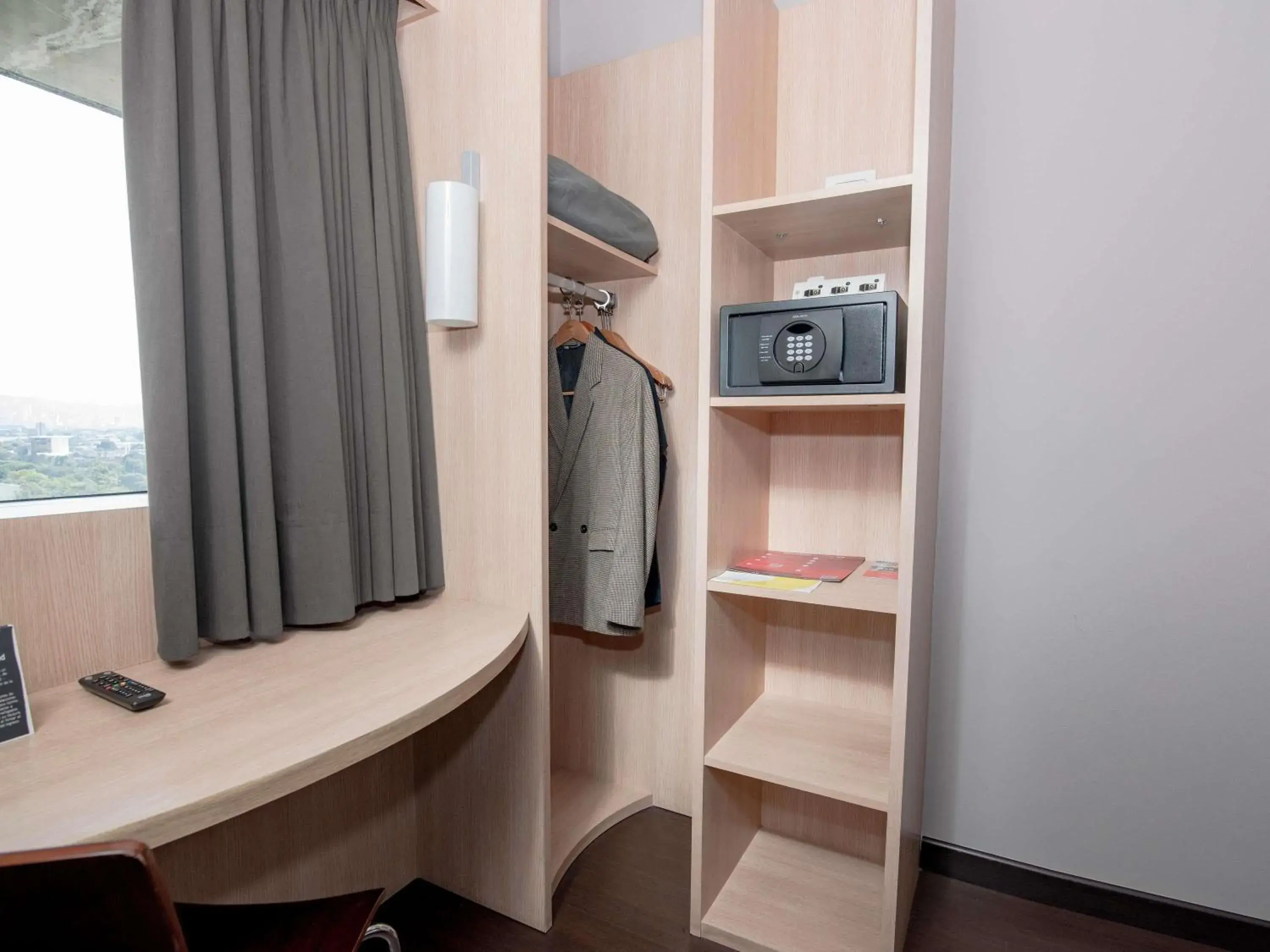 Bedroom in ibis Medellin Bedroom in ibis Medellin