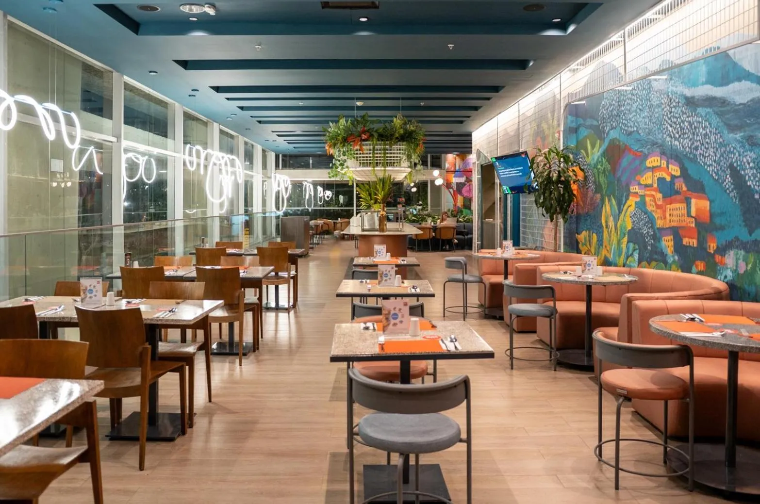 Restaurant/places to eat in ibis Medellin