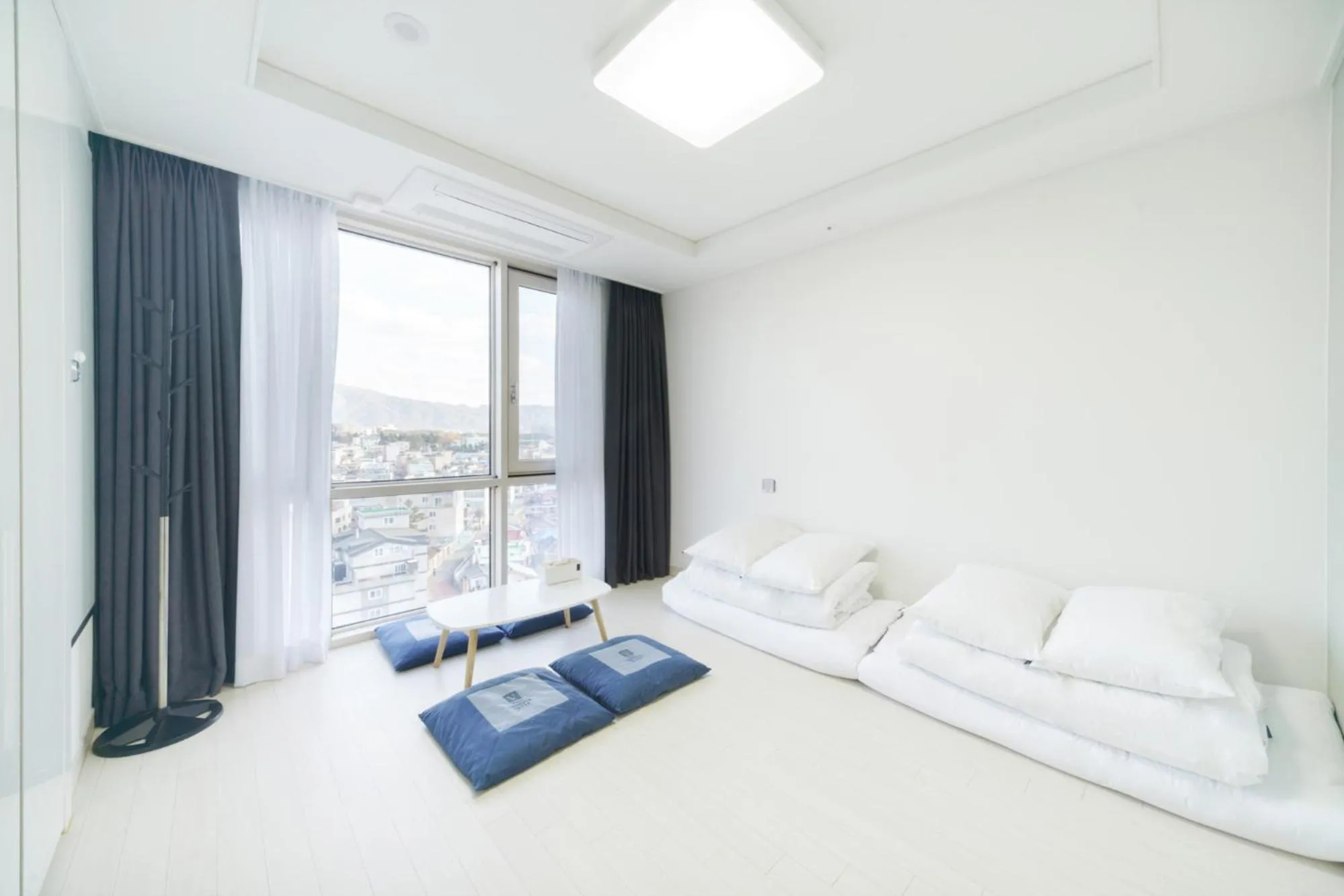 Living room, Bed in The Venezia Suite Hotel