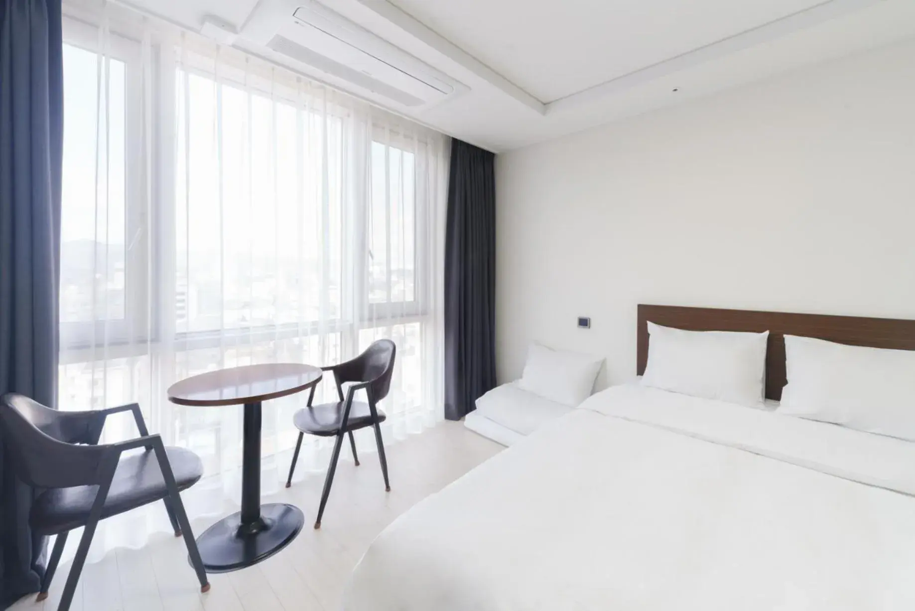 Photo of the whole room, Bed in The Venezia Suite Hotel Photo of the whole room, Bed in The Venezia Suite Hotel