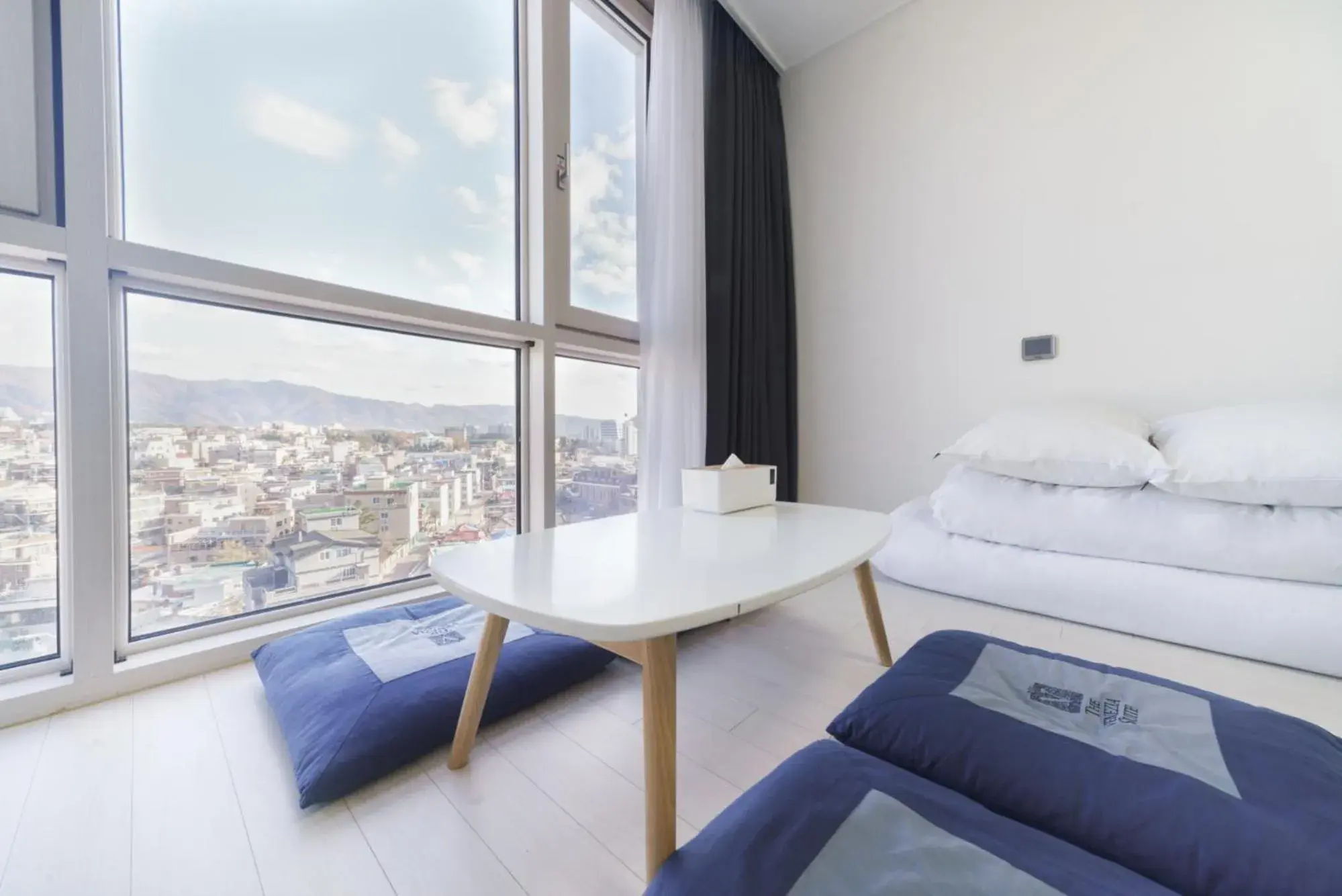 Living room, Bed in The Venezia Suite Hotel Living room, Bed in The Venezia Suite Hotel