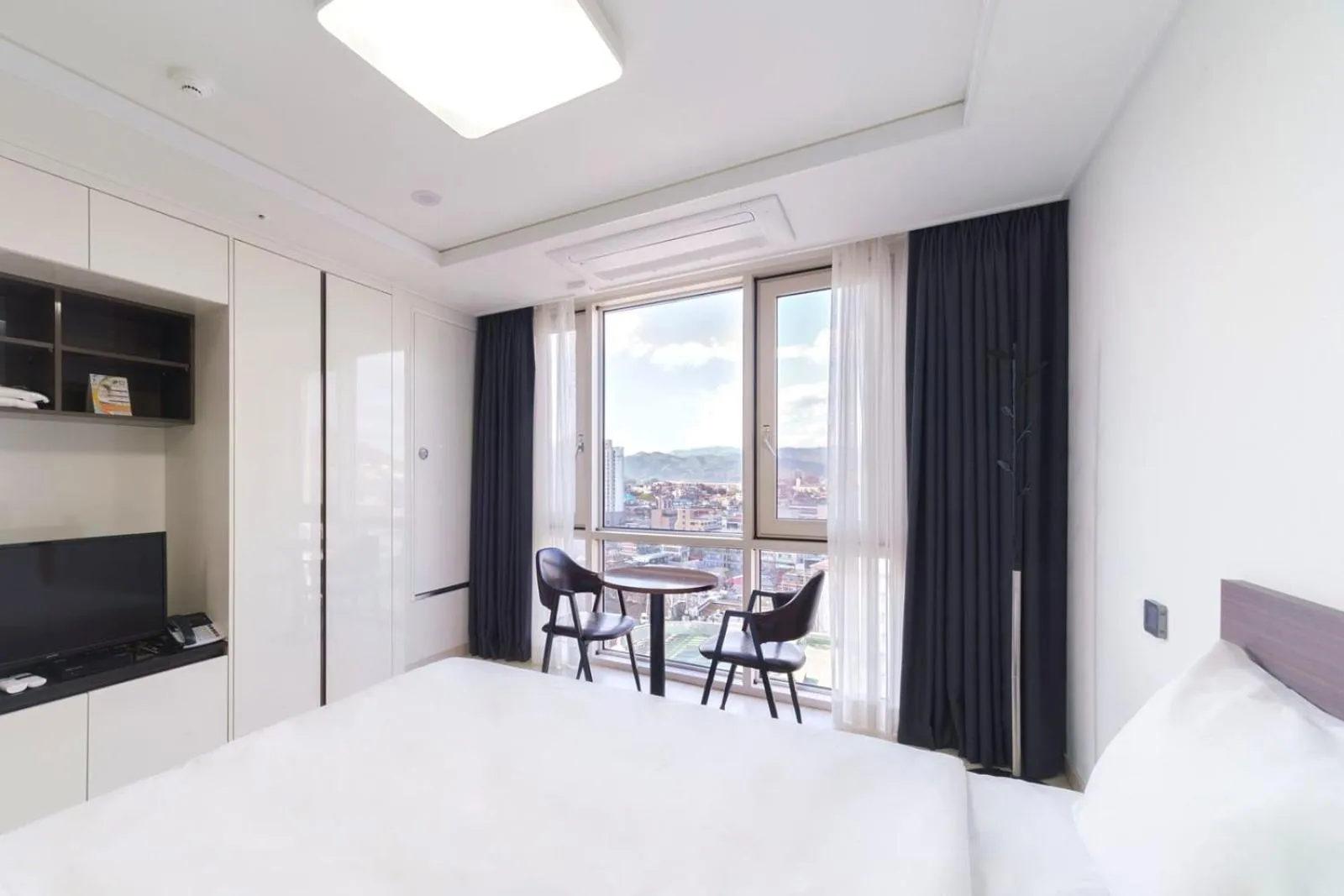 Bed in The Venezia Suite Hotel