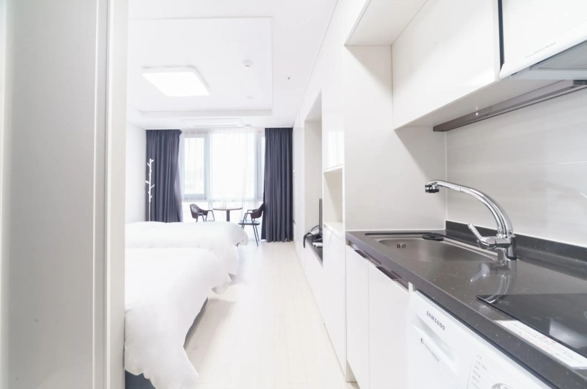 Kitchen or kitchenette, Bed in The Venezia Suite Hotel