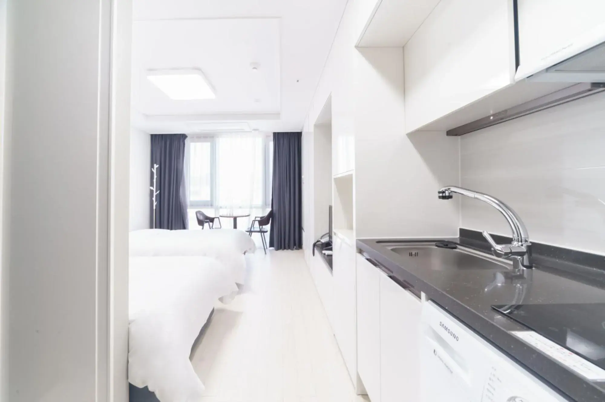 Kitchen or kitchenette, Bed in The Venezia Suite Hotel Kitchen or kitchenette, Bed in The Venezia Suite Hotel