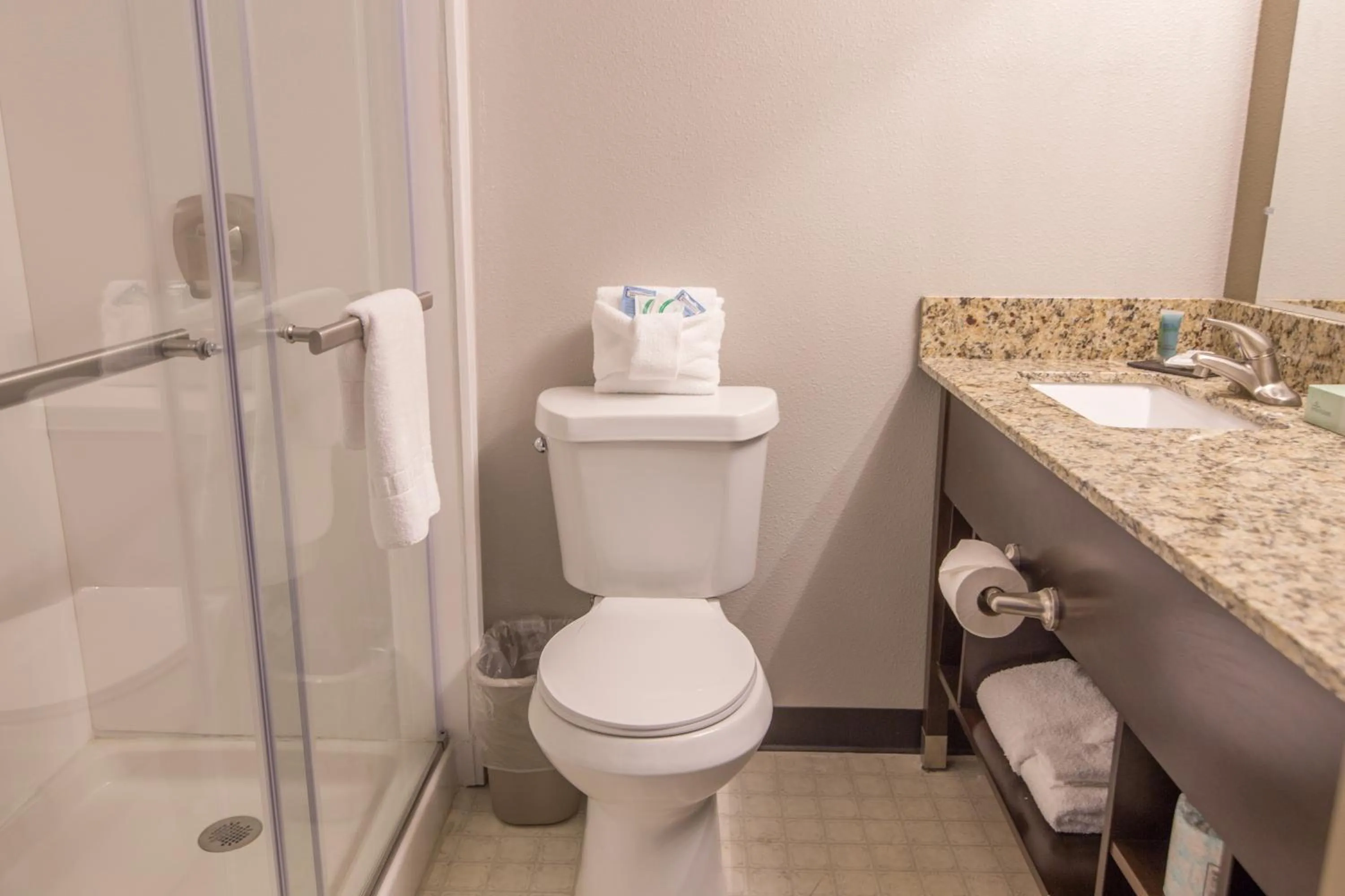 Bathroom in Expedition Lodge Estes Park at Rocky Mtn National Park
