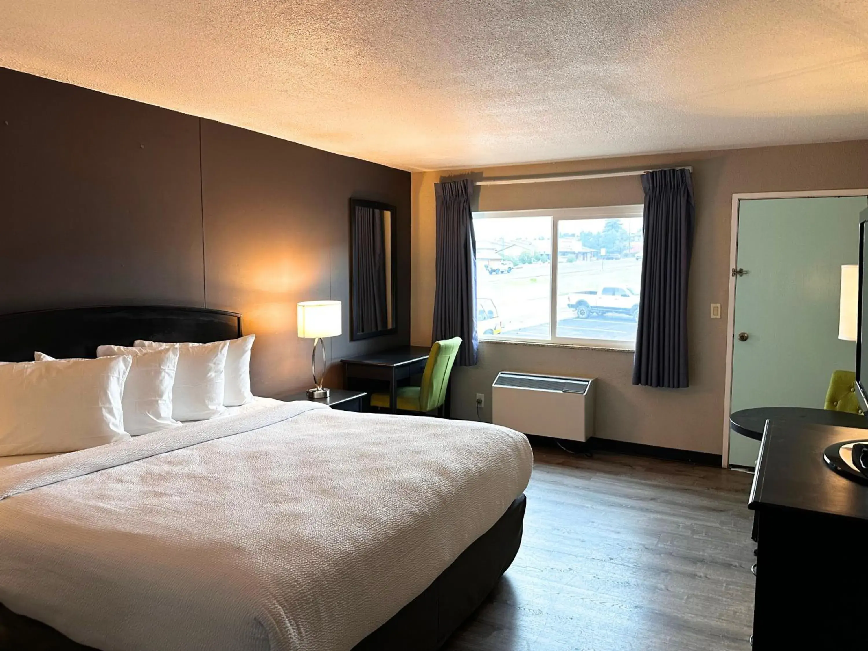 King Room with Balcony in Rocky Mountain Hotel & Conference Center King Room with Balcony in Rocky Mountain Hotel & Conference Center