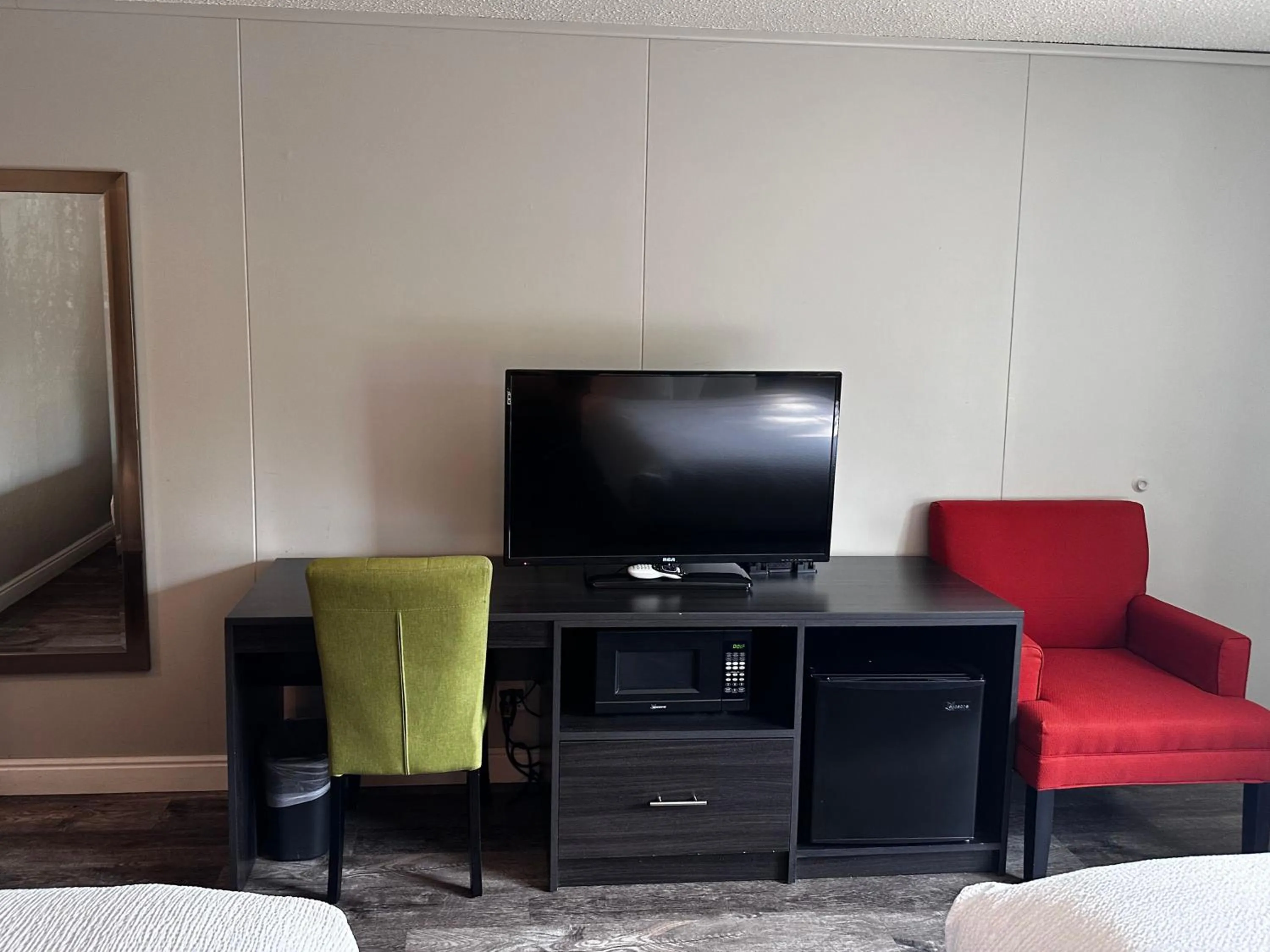 TV and multimedia in Expedition Lodge Estes Park at Rocky Mtn National Park