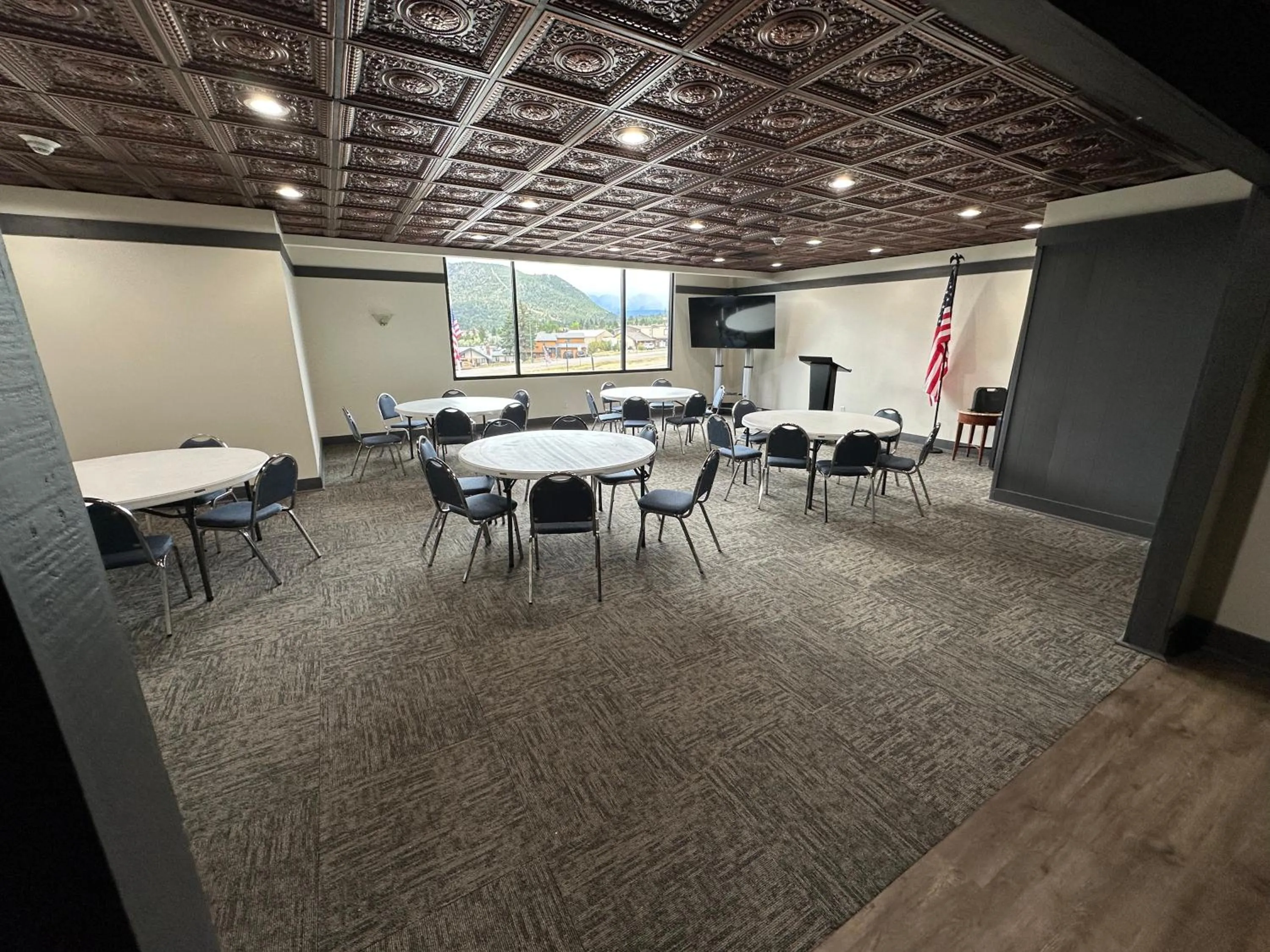 Meeting/conference room in Expedition Lodge Estes Park at Rocky Mtn National Park