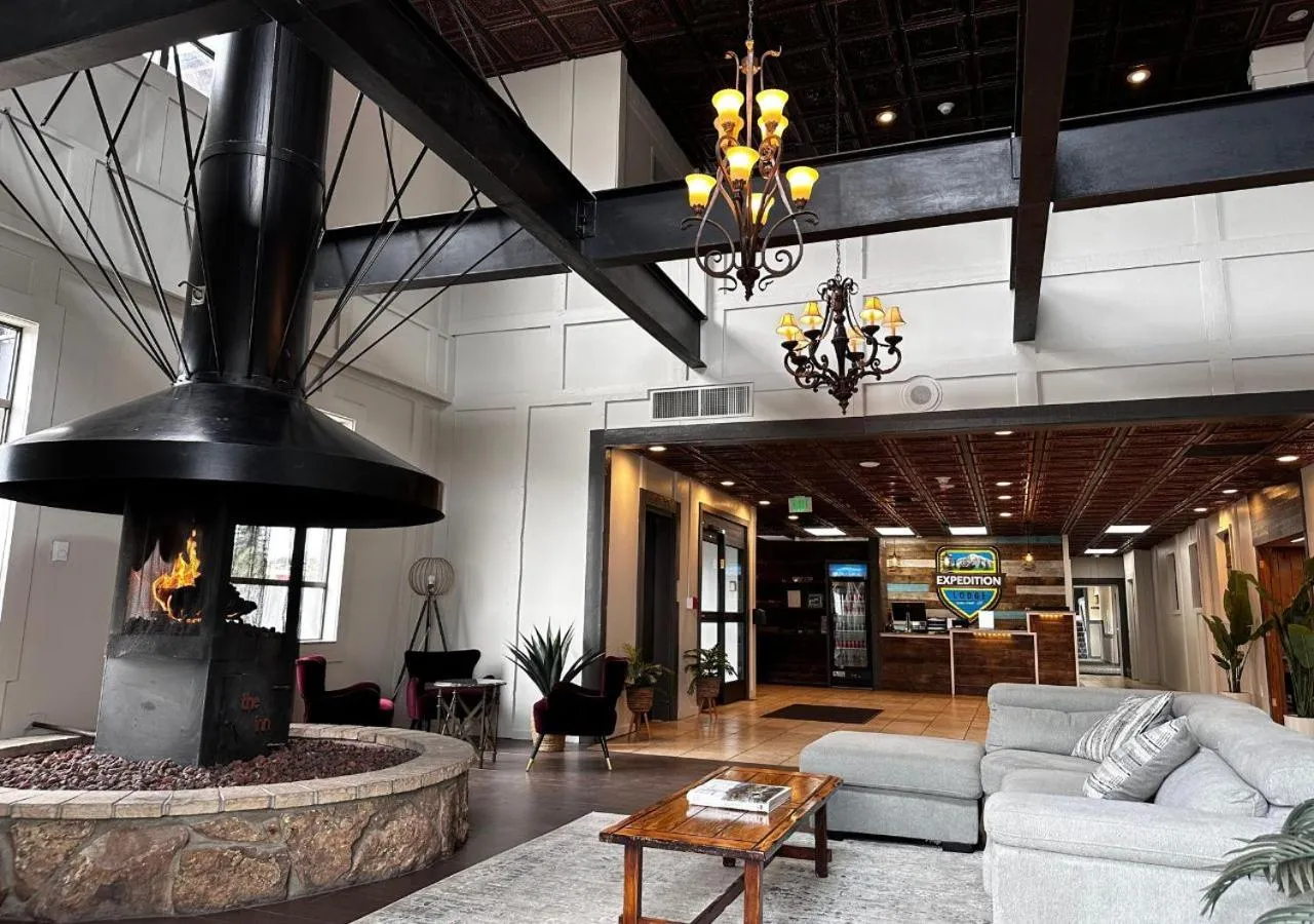 Seating area in Expedition Lodge Estes Park at Rocky Mtn National Park